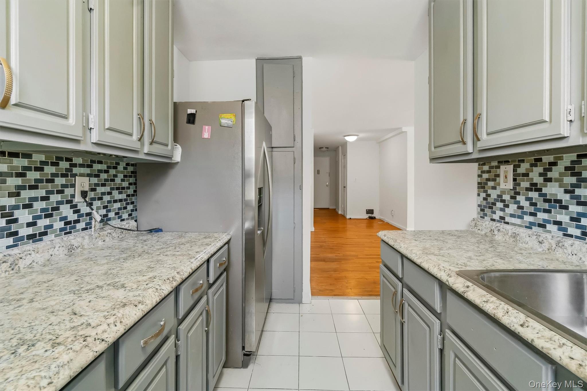 679 Warburton Avenue 2r Property Photo 16