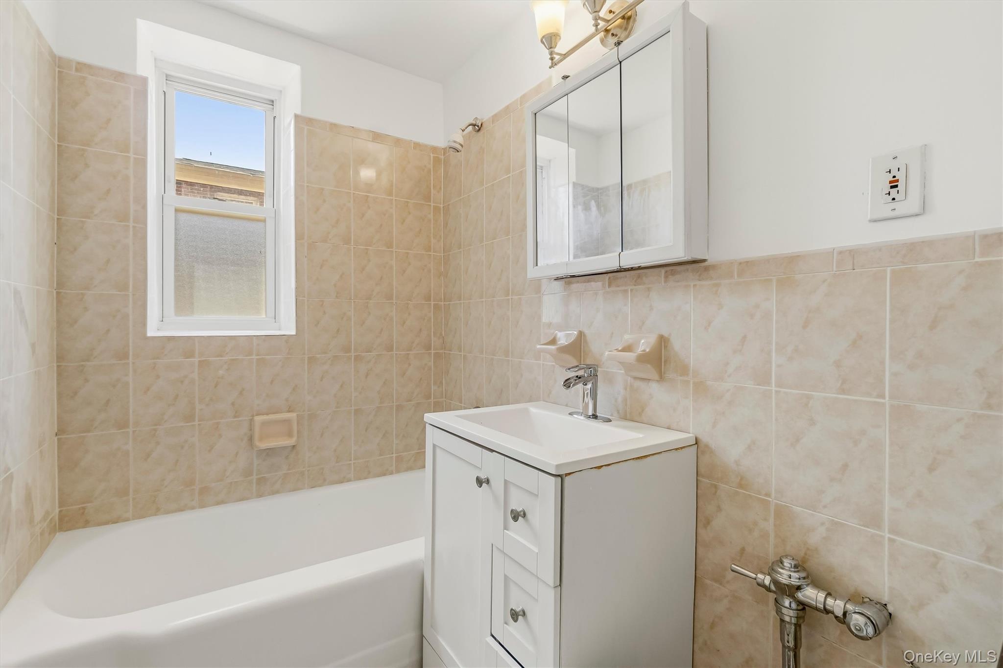 679 Warburton Avenue 2r Property Photo 17