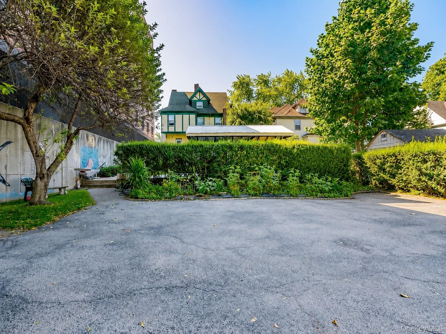 131 Lockwood Avenue Property Photo 4
