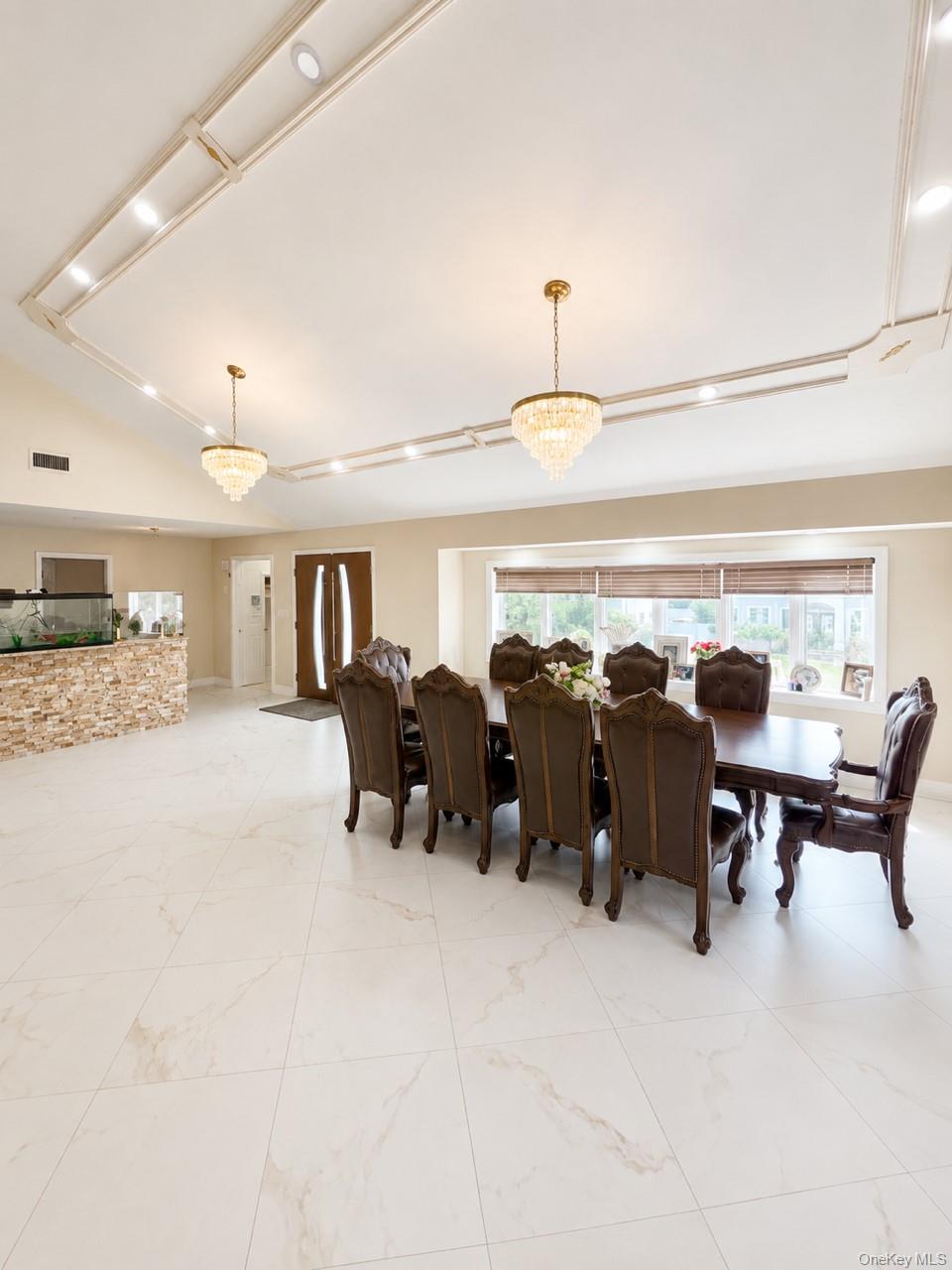 886 Woodmere Drive Property Photo 4