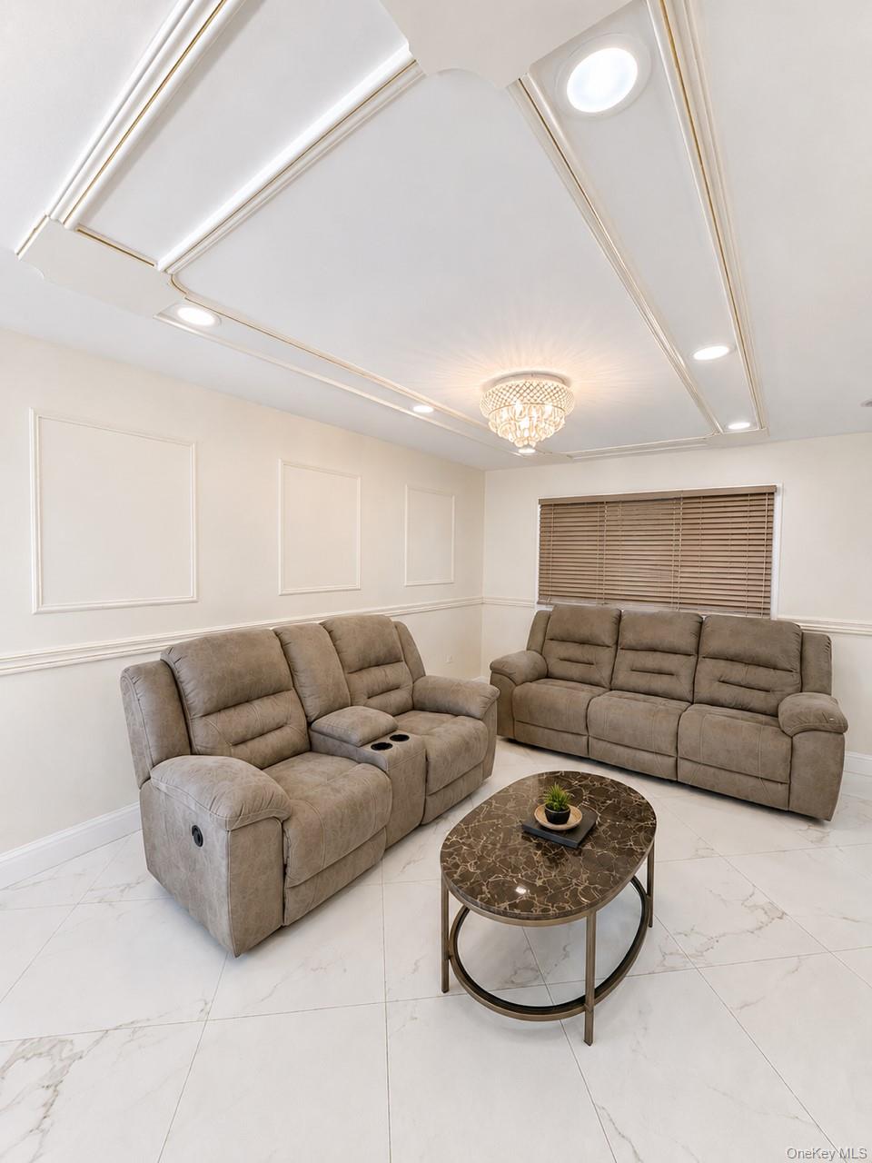 886 Woodmere Drive Property Photo 8