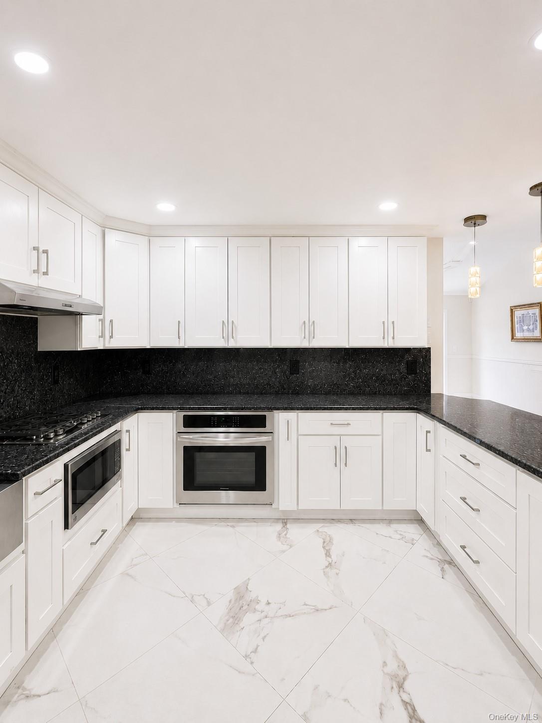886 Woodmere Drive Property Photo 10
