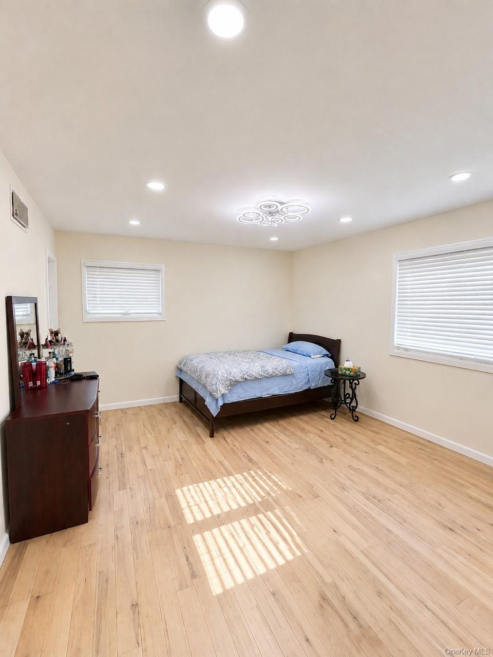 886 Woodmere Drive Property Photo 12