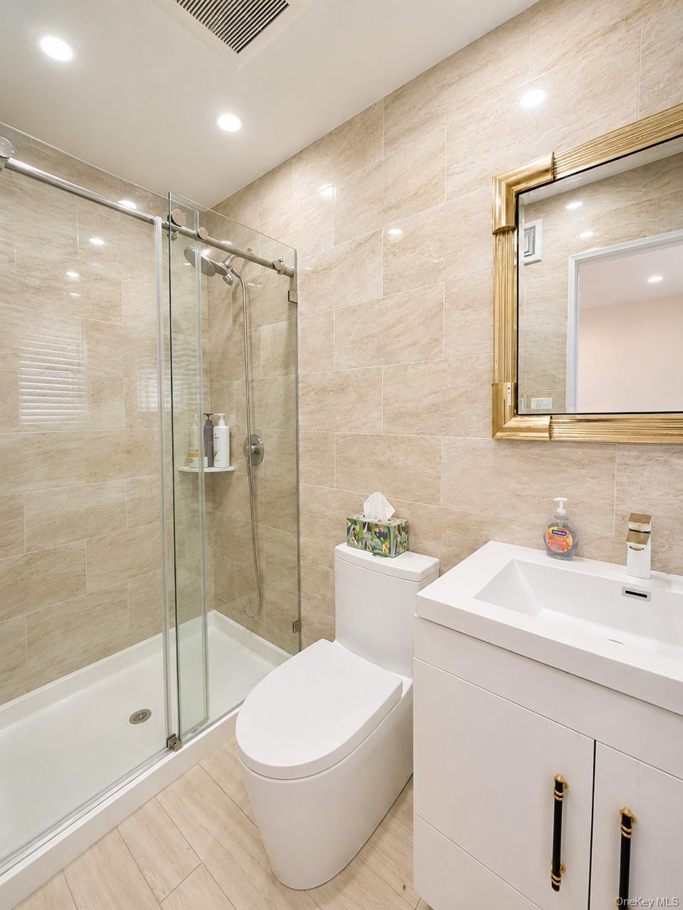 886 Woodmere Drive Property Photo 13