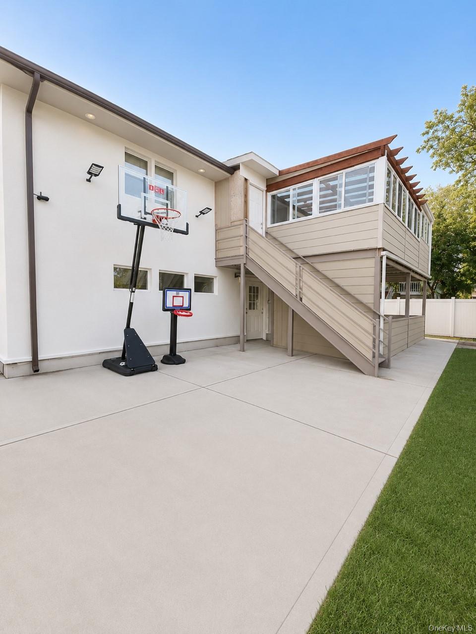 886 Woodmere Drive Property Photo 34