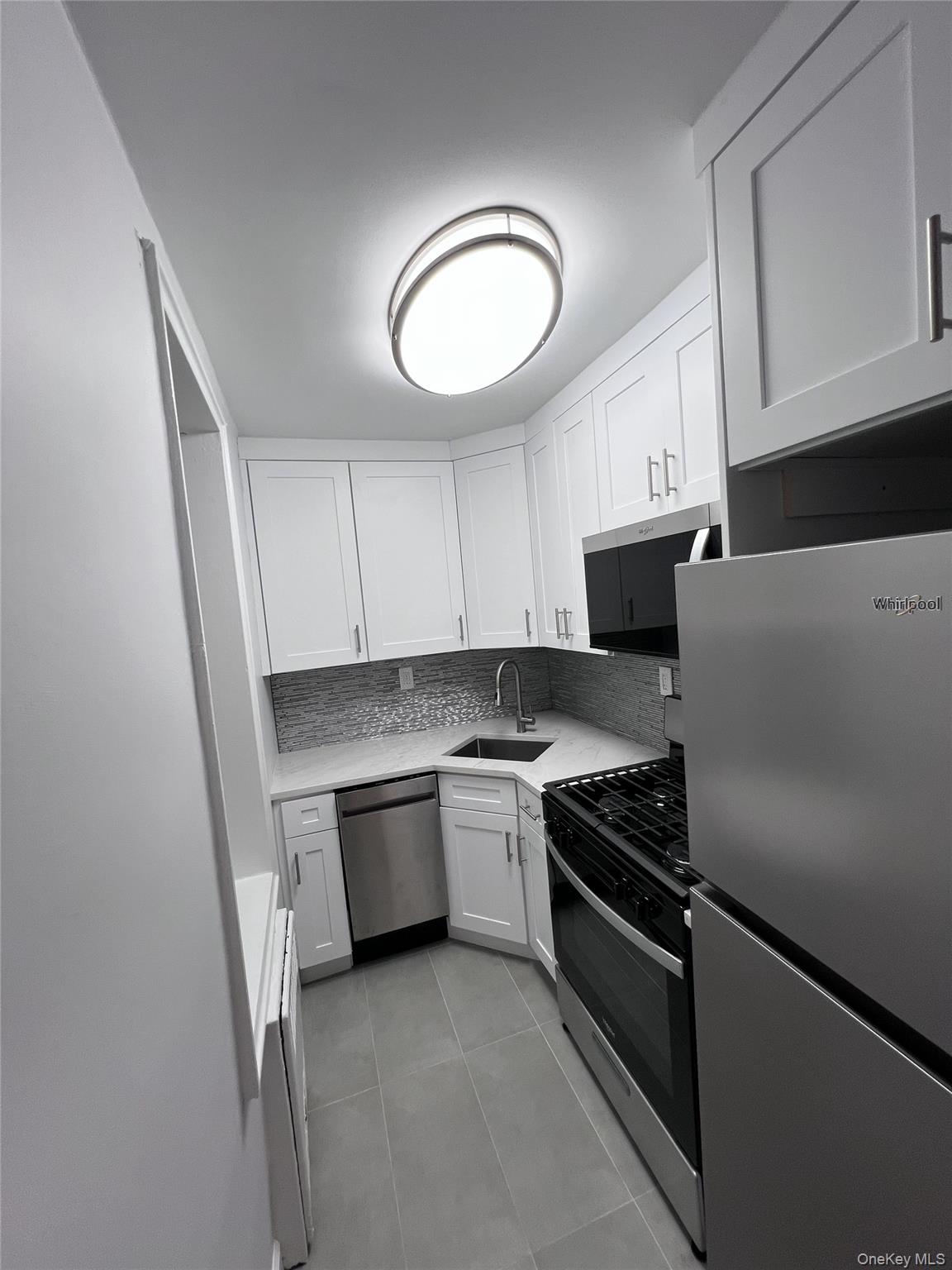 625 Gramatan Avenue 1a Property Photo 6