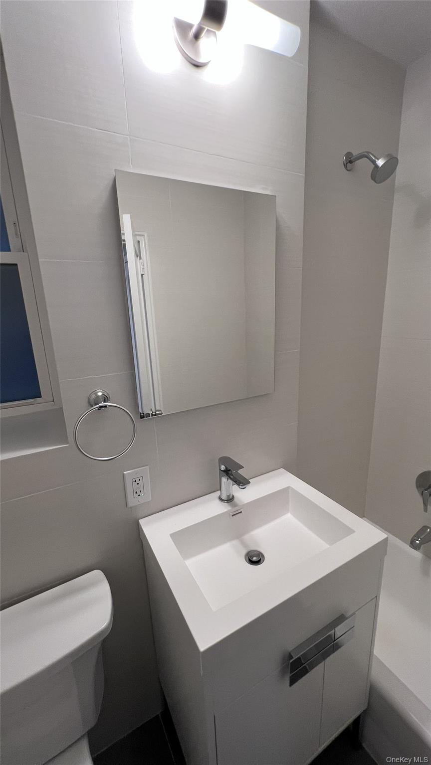 625 Gramatan Avenue 1a Property Photo 12