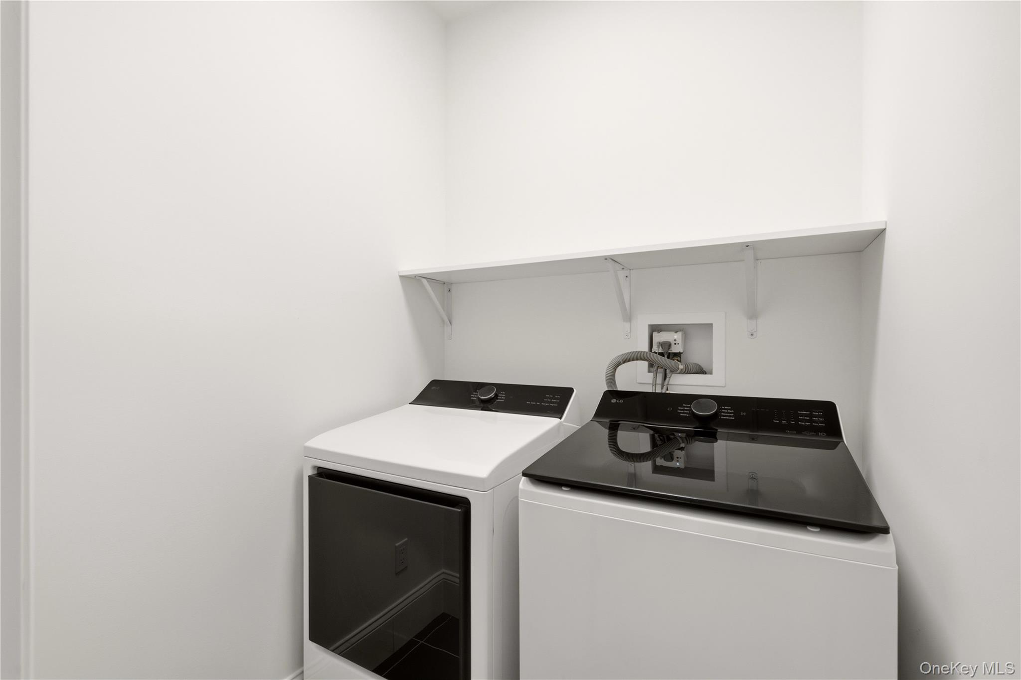5 Glen Way Property Photo 16