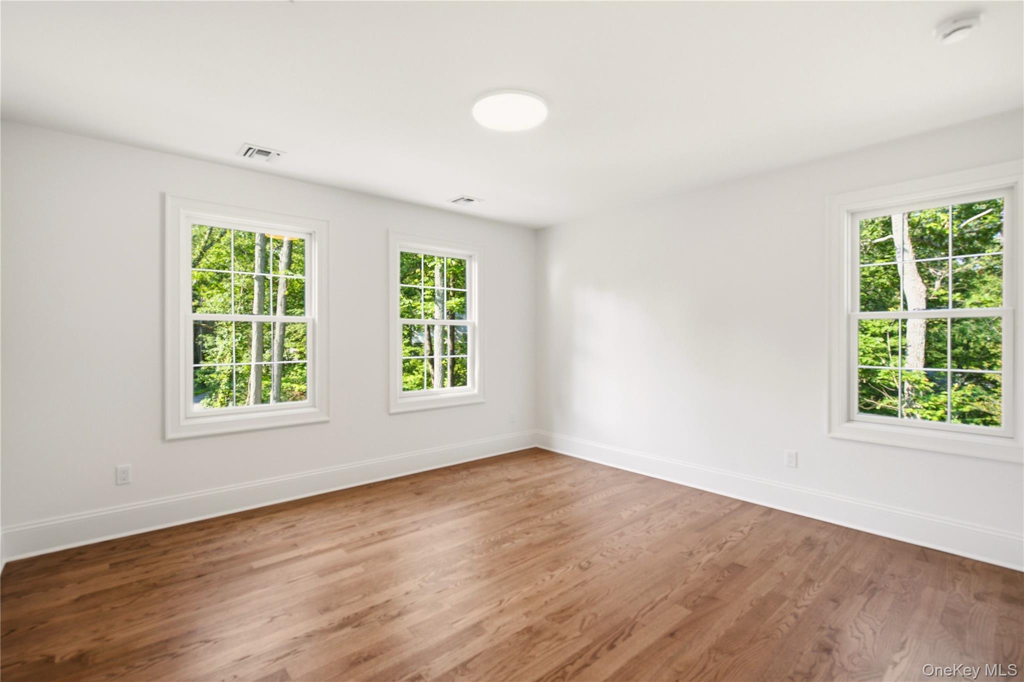 5 Glen Way Property Photo 17