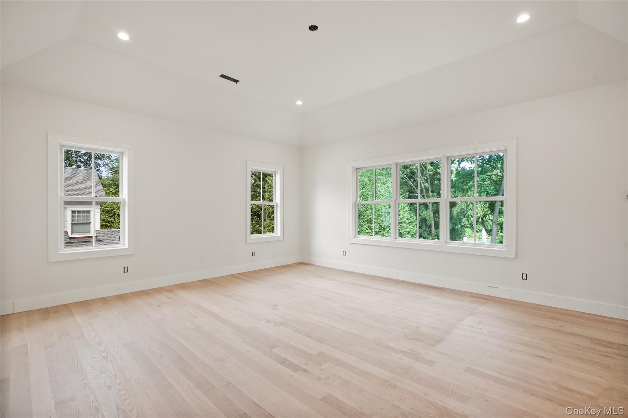 8 Crest Lane Property Photo 12