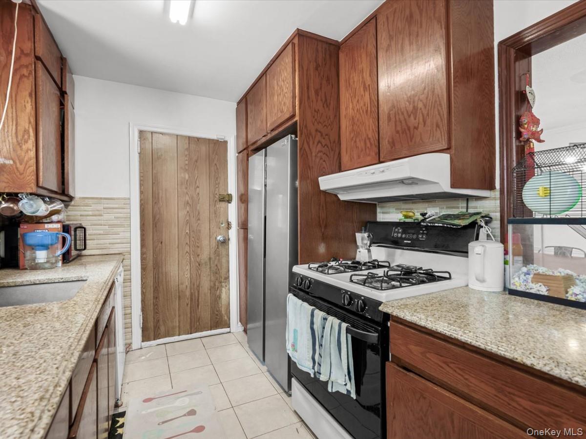 6507 181st Street Property Photo 8