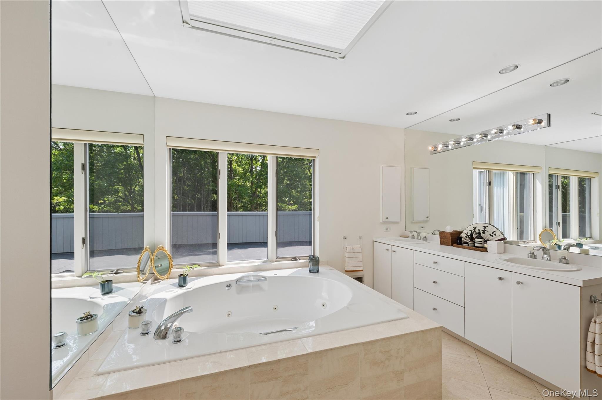 16 Elizabeth Lane Property Photo 11