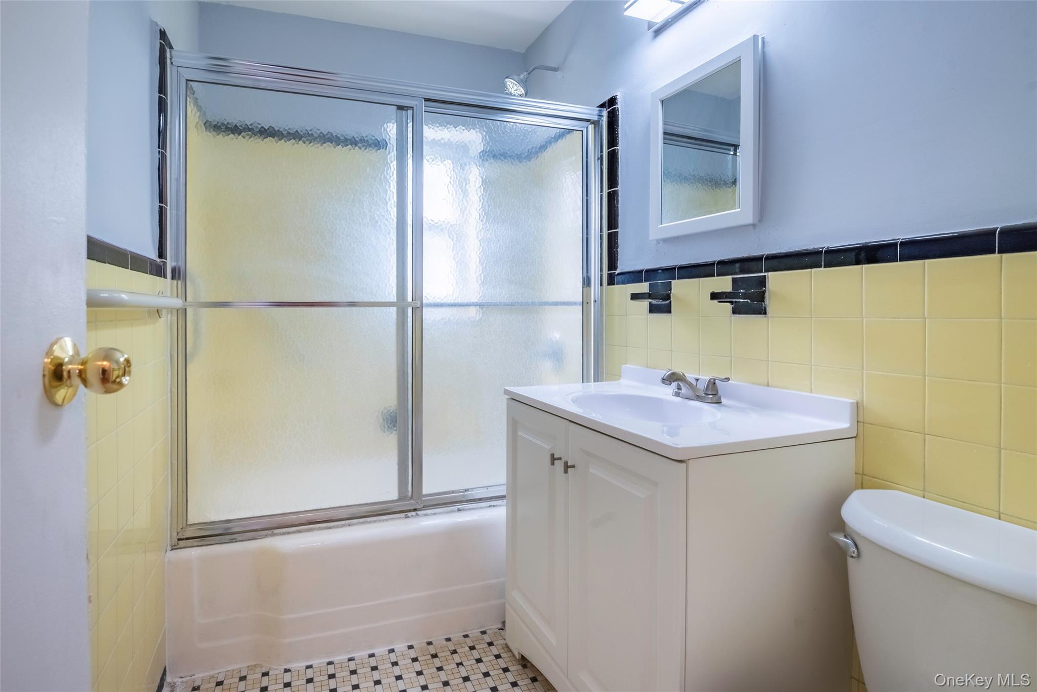 221 Middle Neck Road G5 Property Photo 20