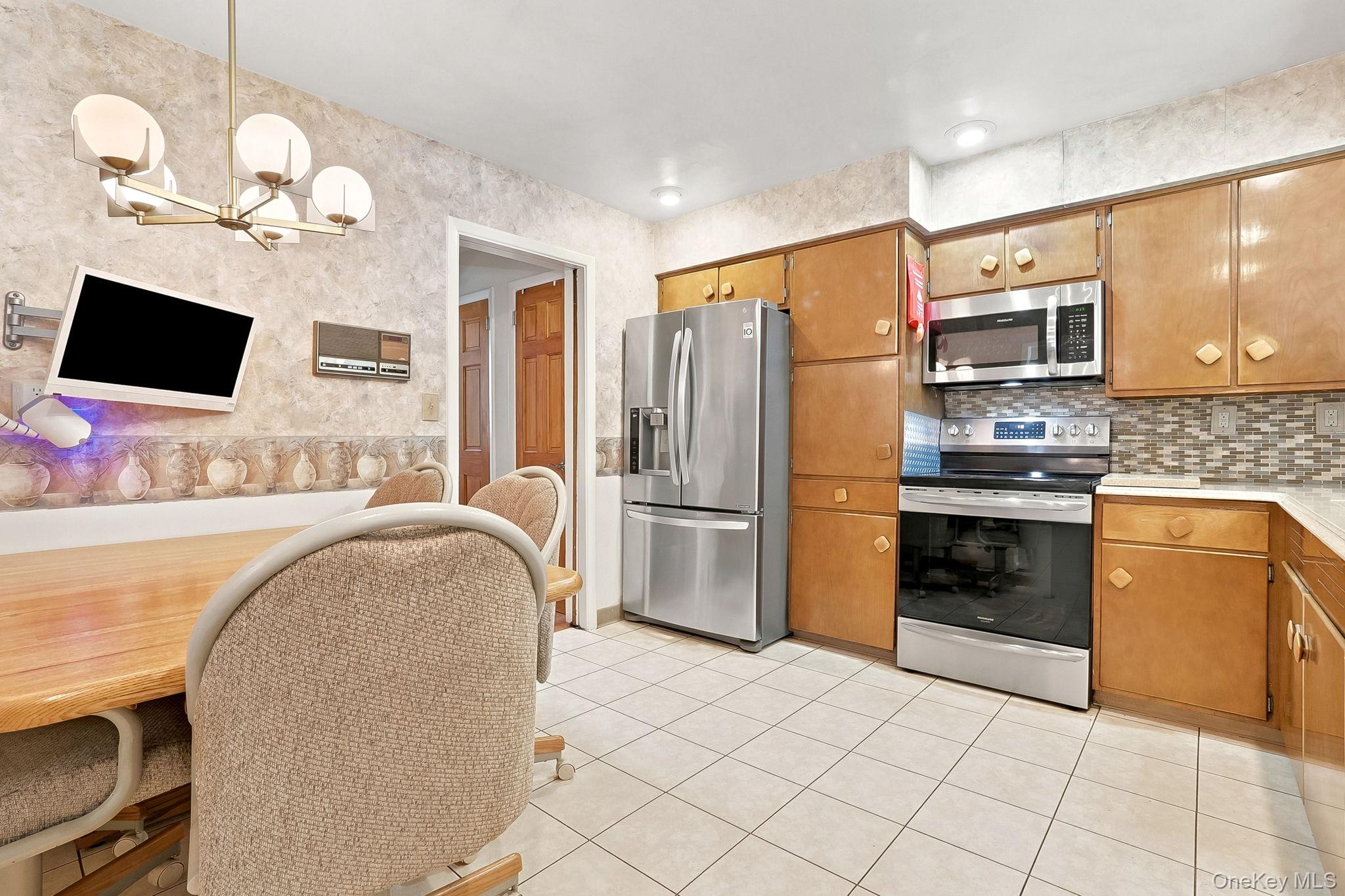 75 Glen Forest Street Property Photo 8