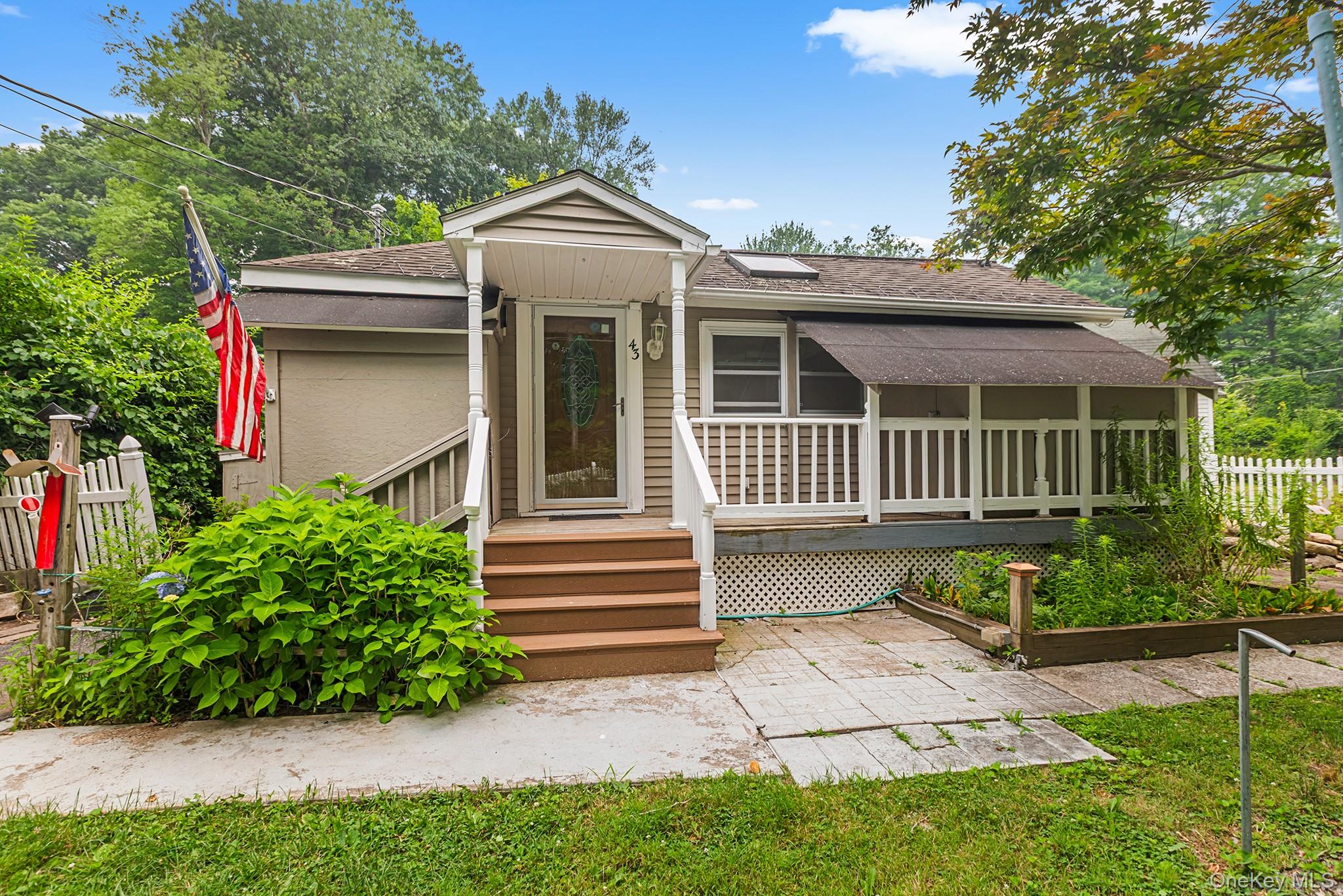 43 W Croton Drive Property Photo 1
