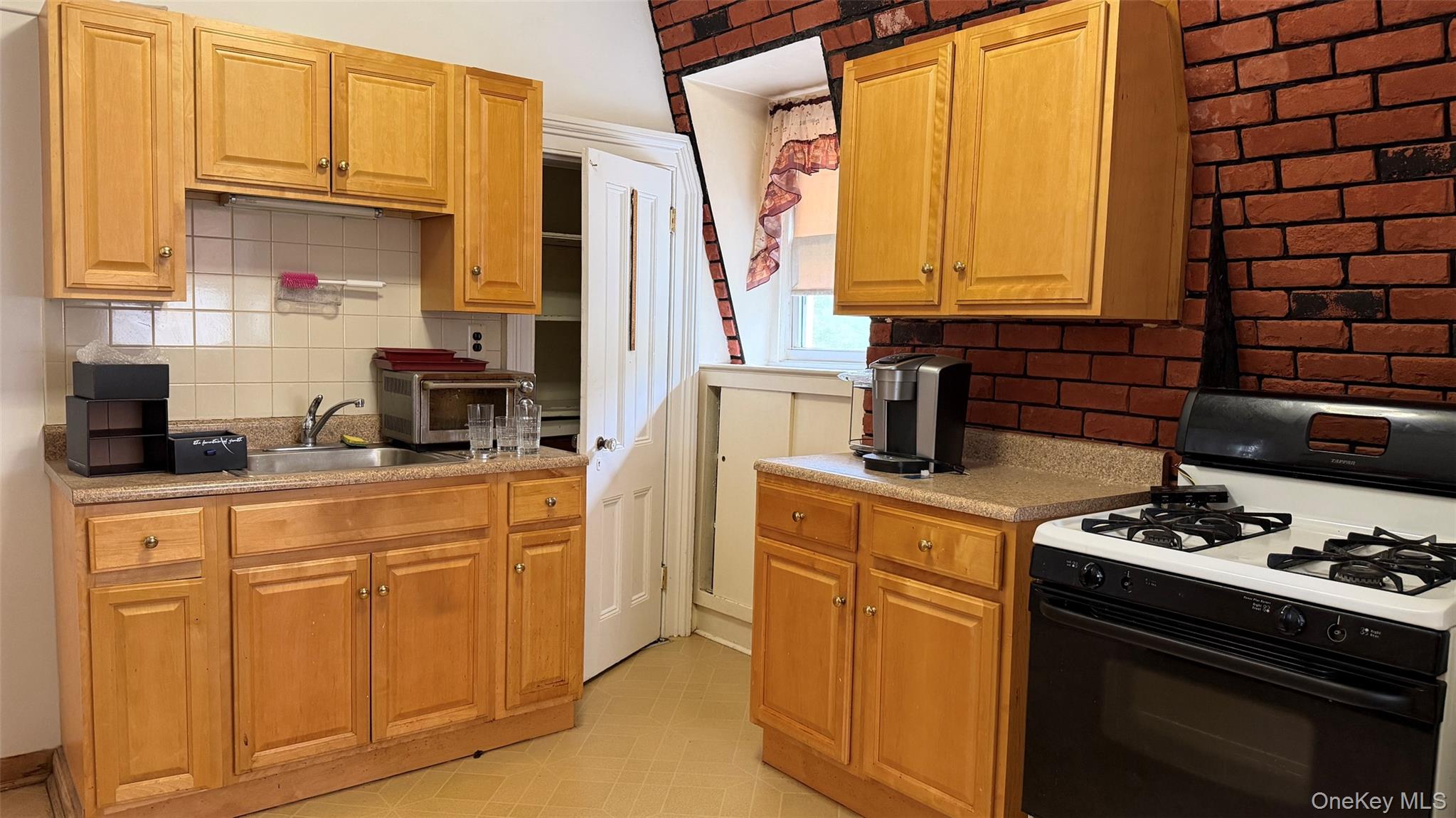 115 Glenwood Avenue Property Photo 10
