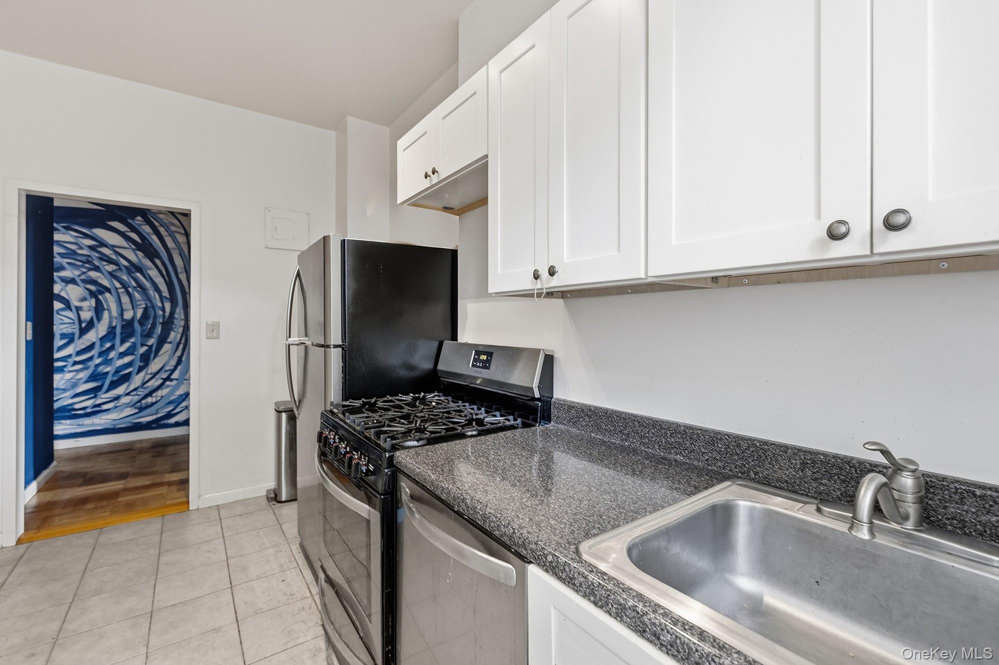 55 Knolls Crescent 1c Property Photo 7