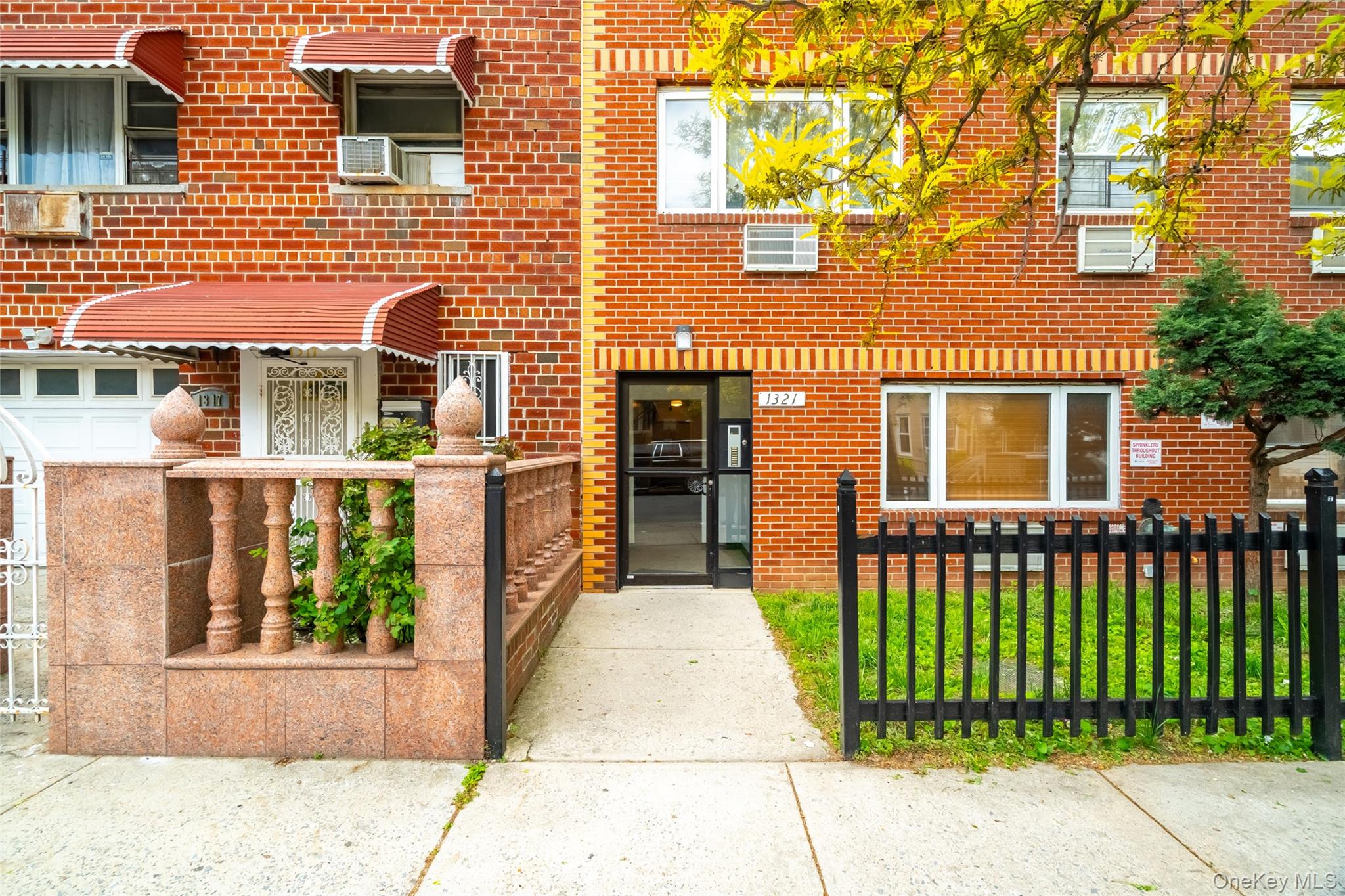 1321 Purdy Street Property Photo 4