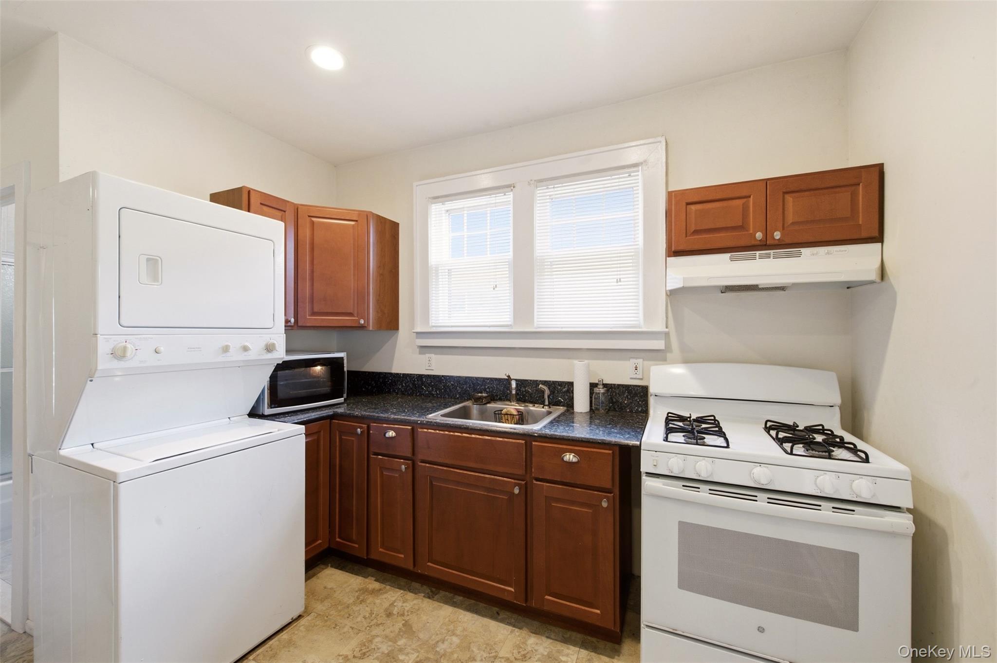 124 Johnson Street Property Photo 10