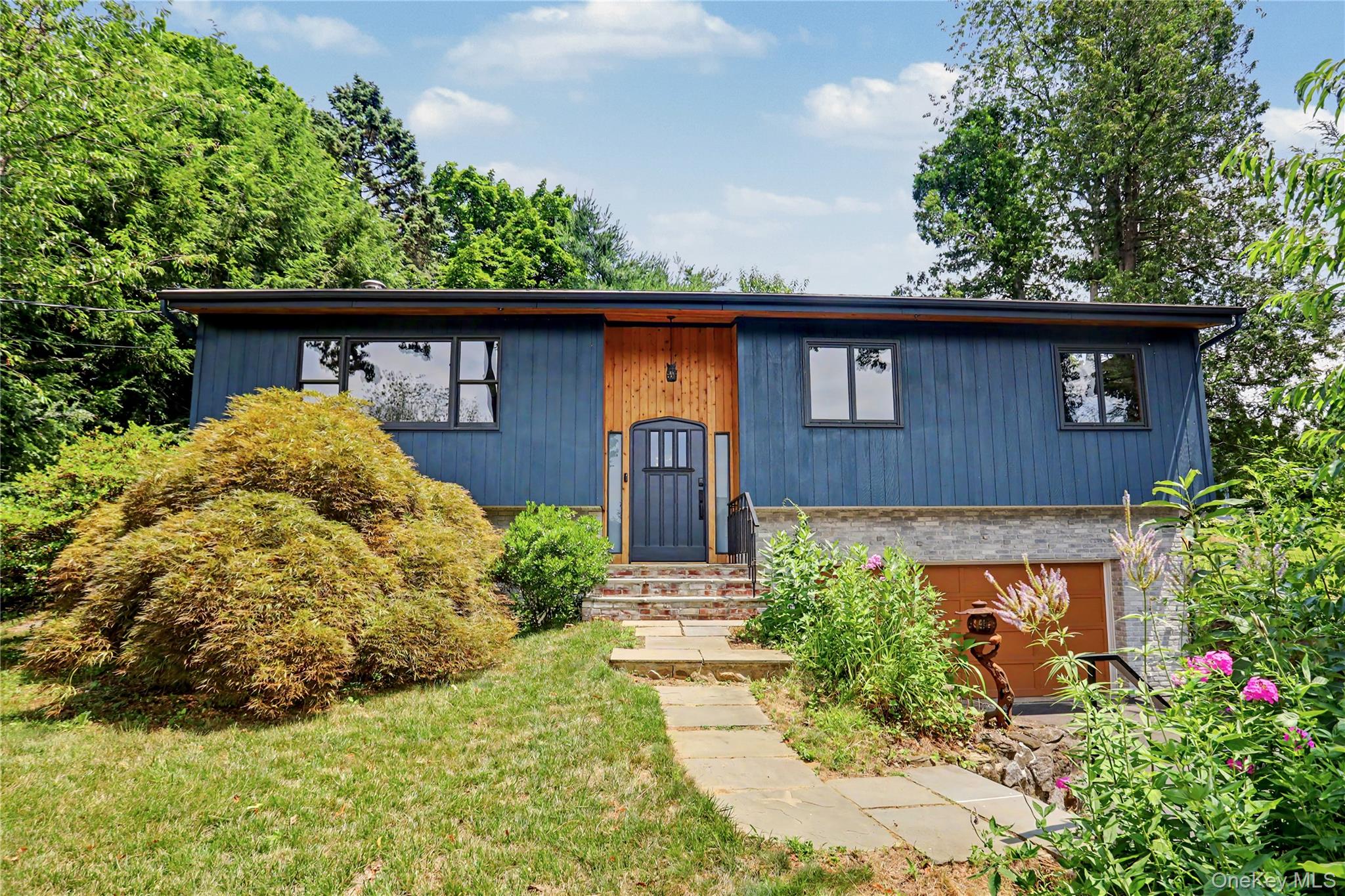 354 Commerce Street Property Photo 1