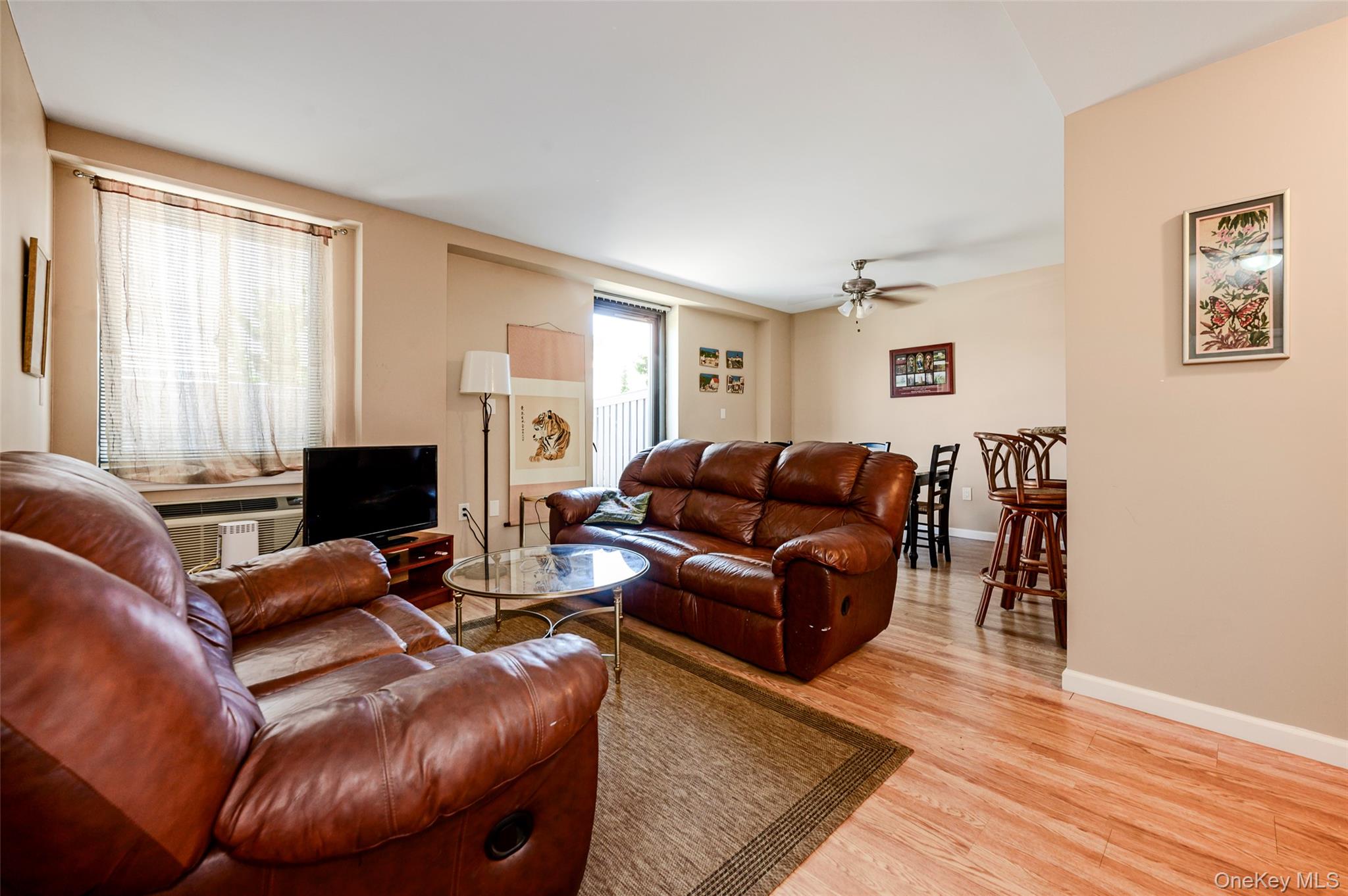 100 W Broadway 1e Property Photo 3