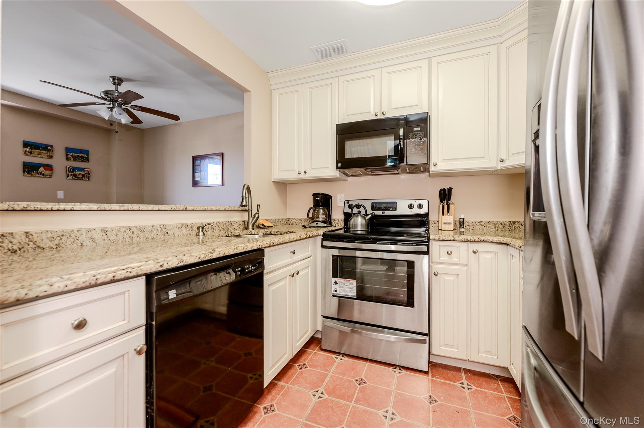 100 W Broadway 1e Property Photo 6