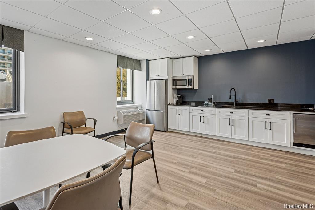 100 W Broadway 1e Property Photo 13