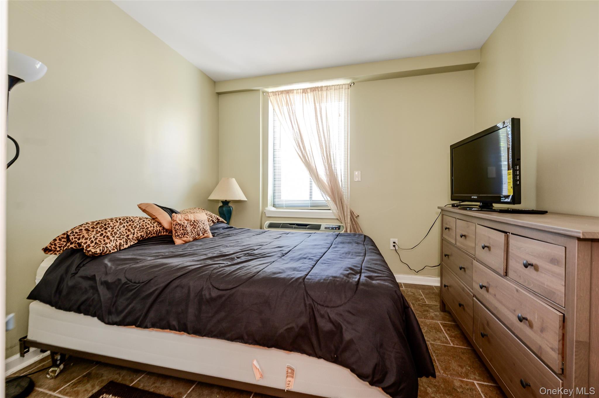 100 W Broadway 1e Property Photo 31