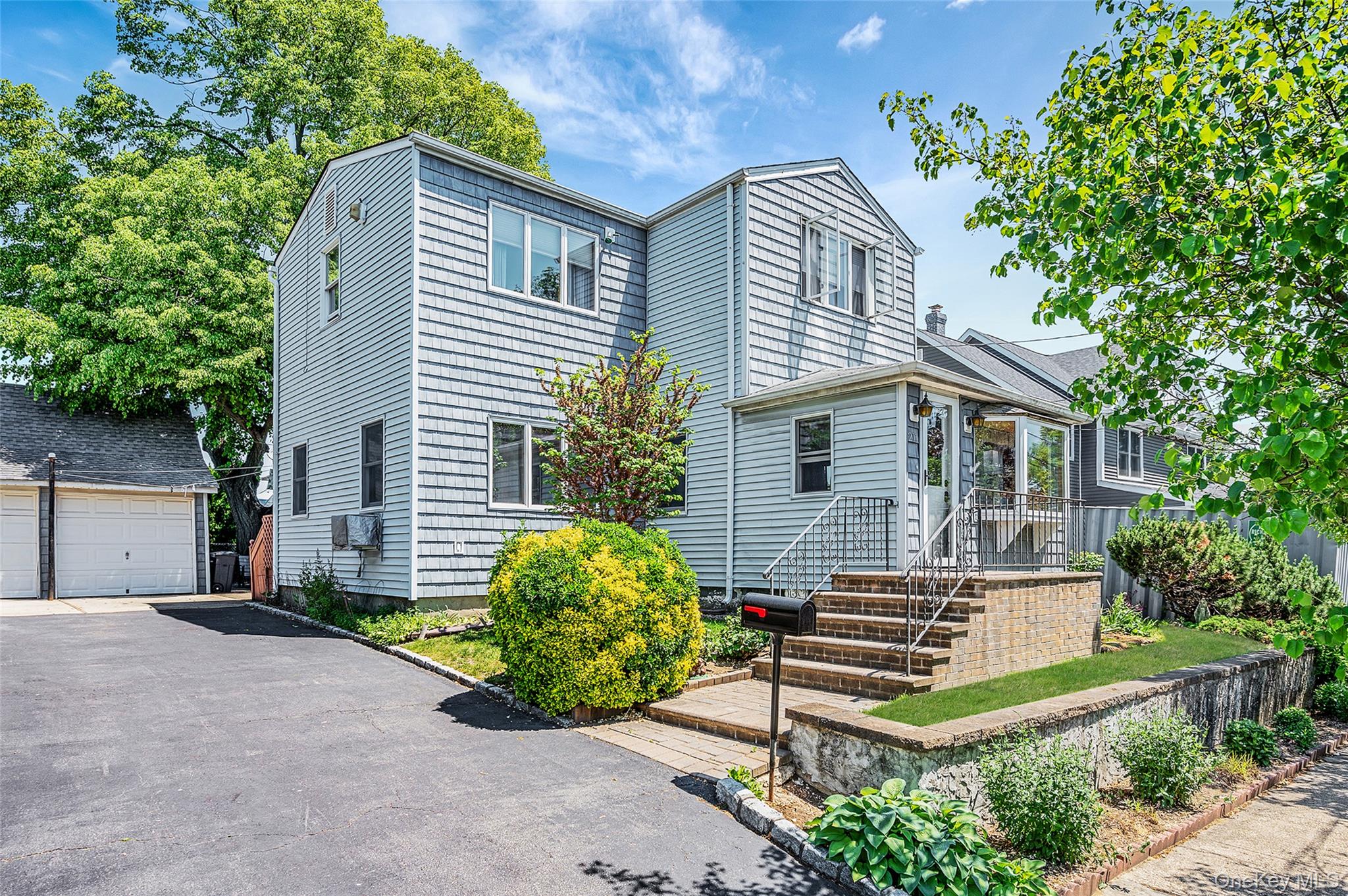 211 Saint Marks Place Property Photo 1