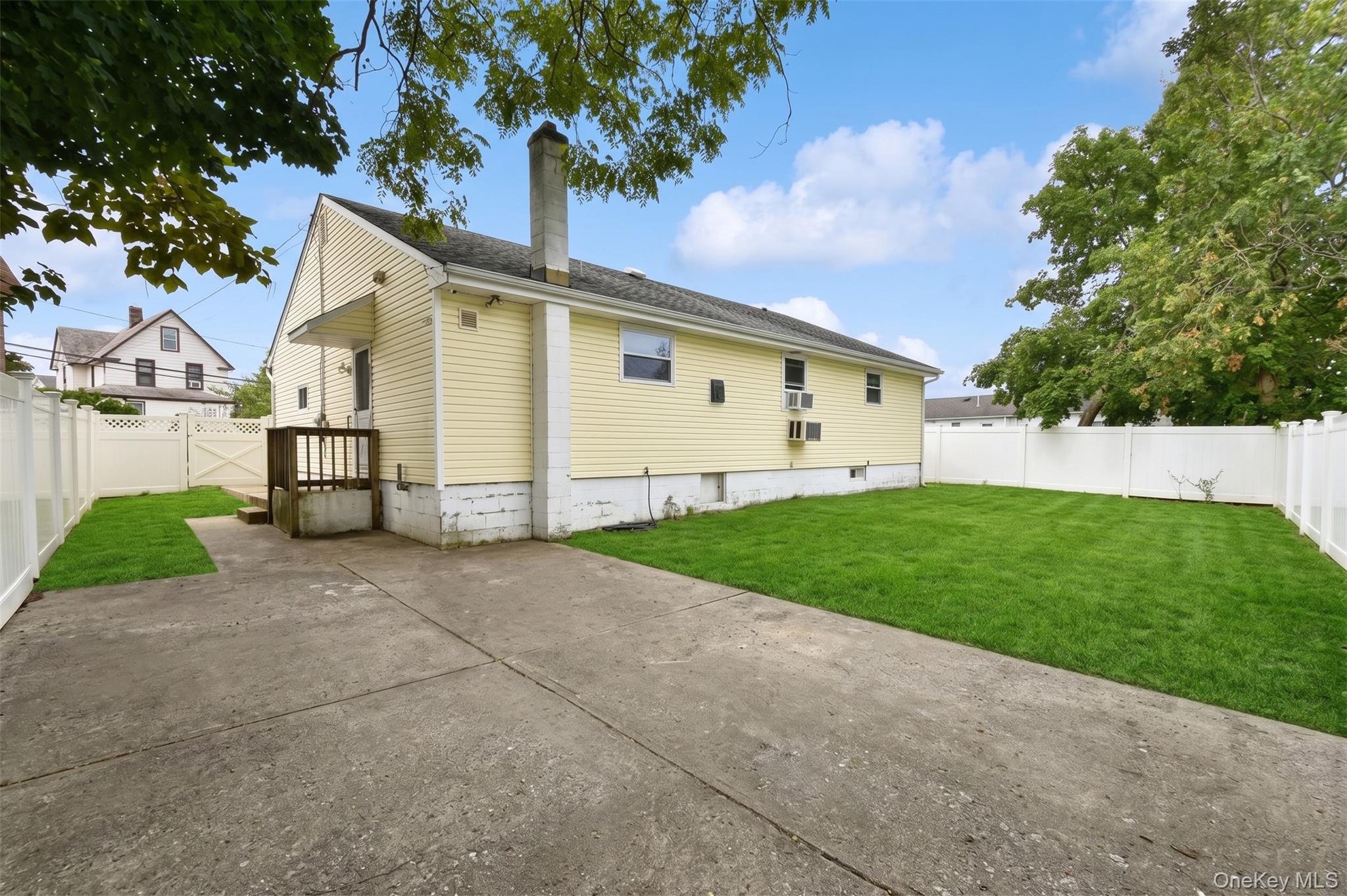 15 Center Avenue Property Photo 2