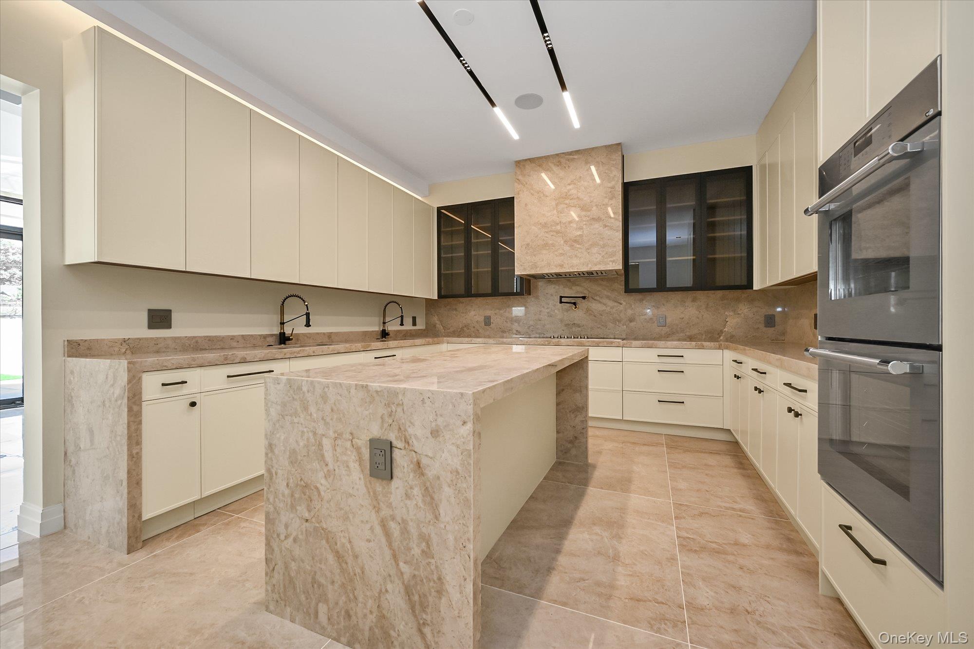 176-12 Kildare Road Property Photo 8