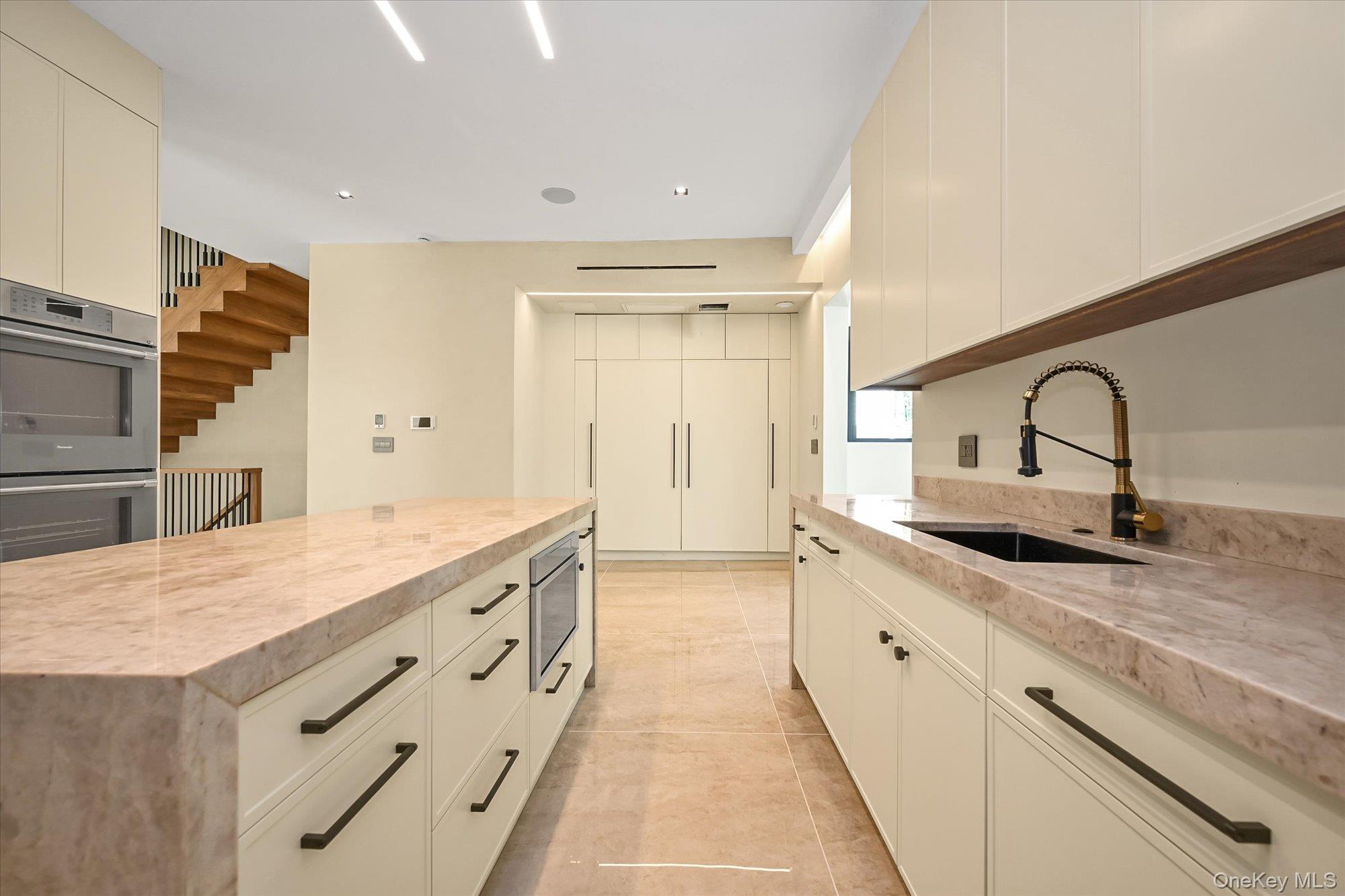 176-12 Kildare Road Property Photo 10