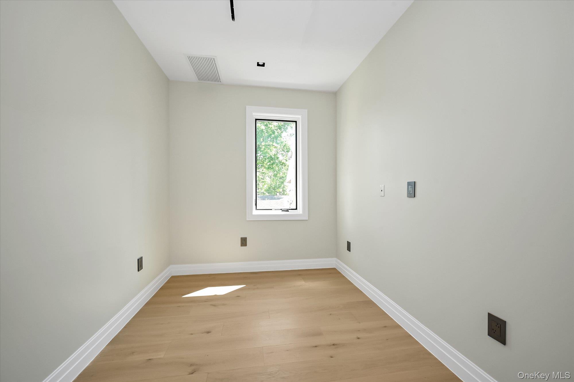 176-12 Kildare Road Property Photo 17