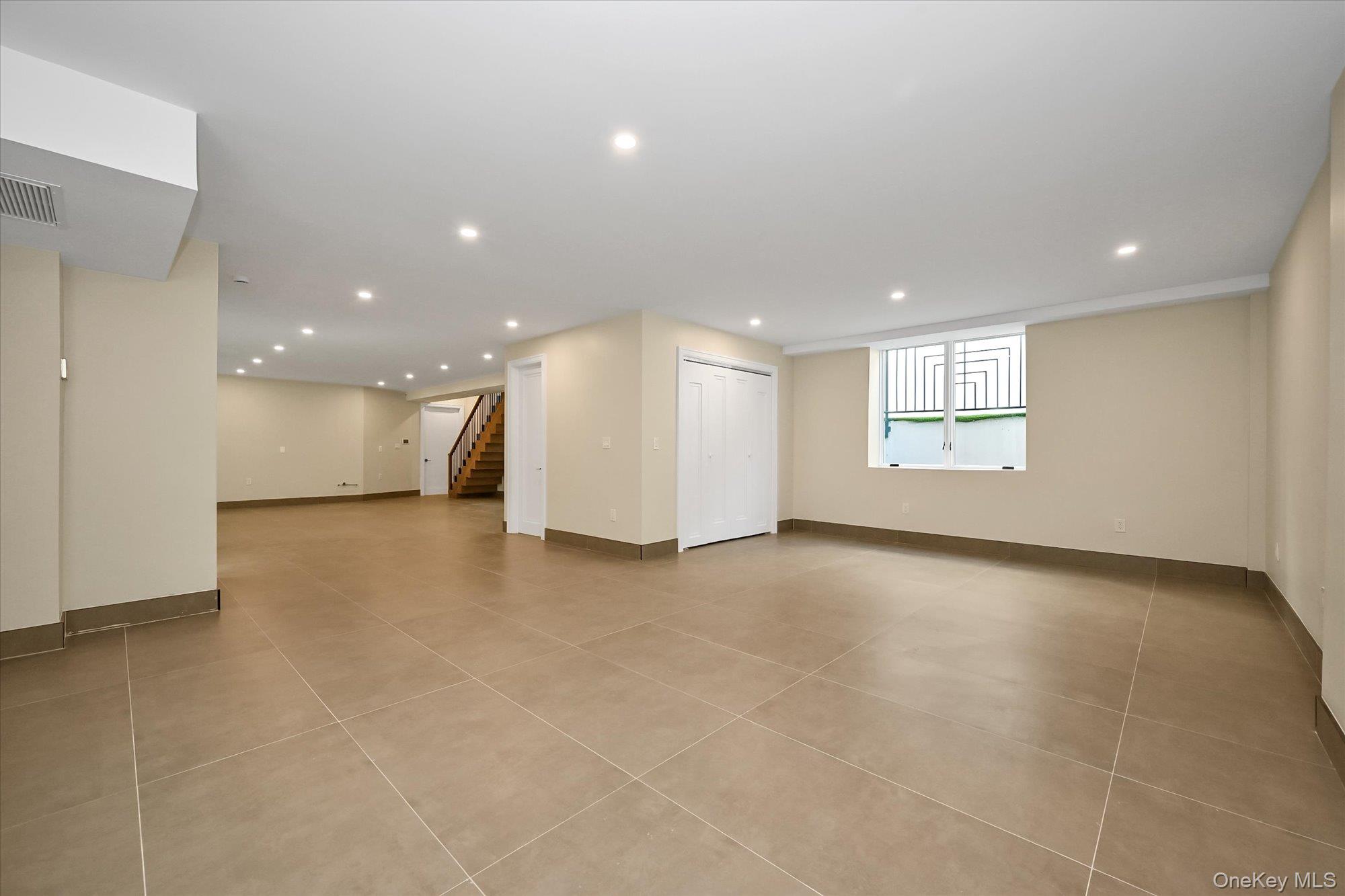 176-12 Kildare Road Property Photo 35