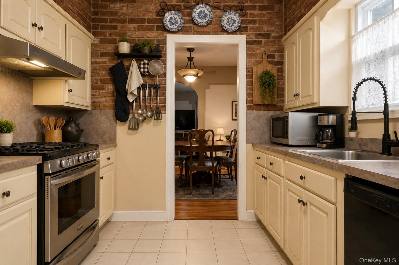 80 Dobson Avenue Property Photo 14
