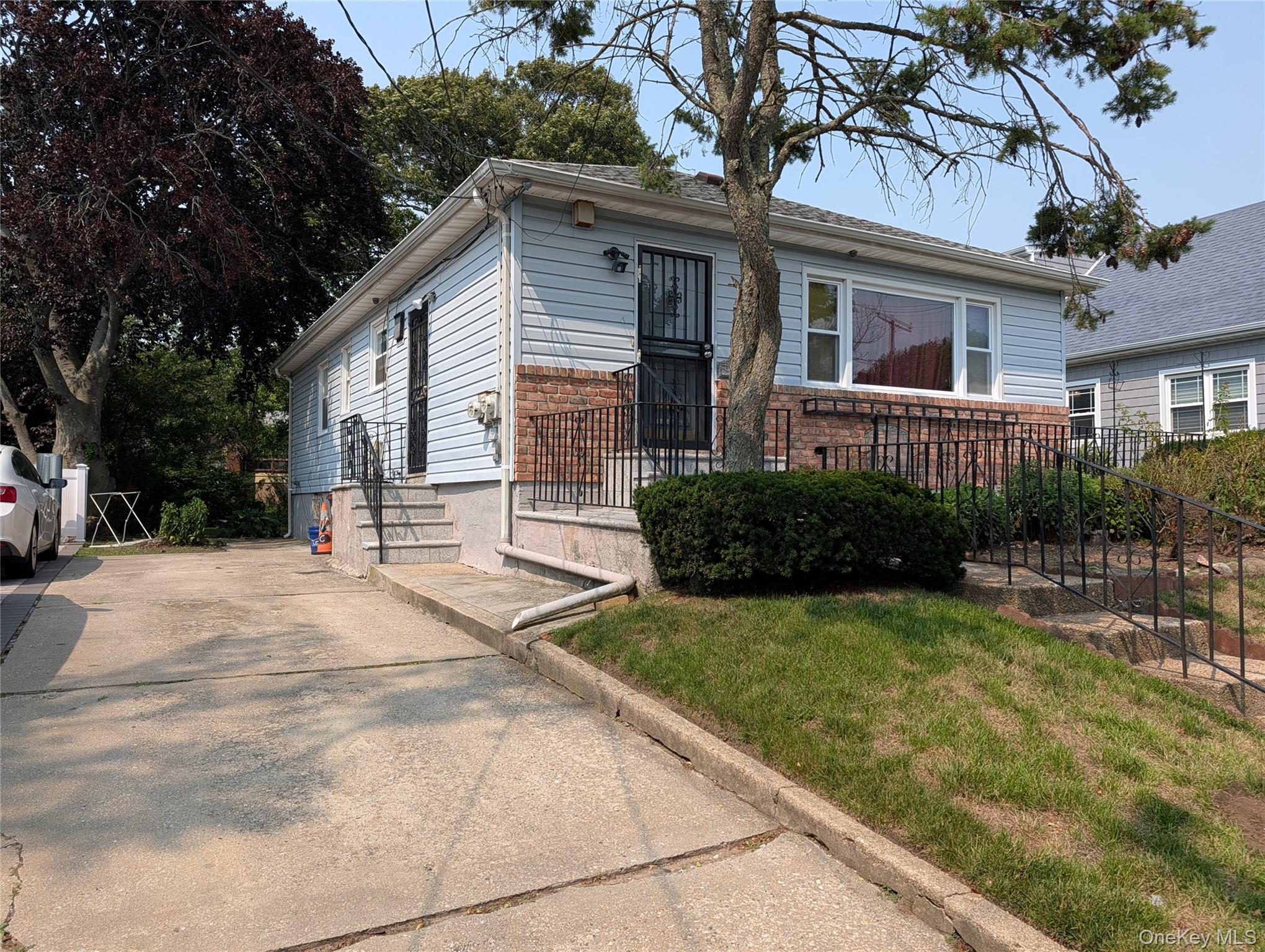 2944 Bayswater Avenue Property Photo 2