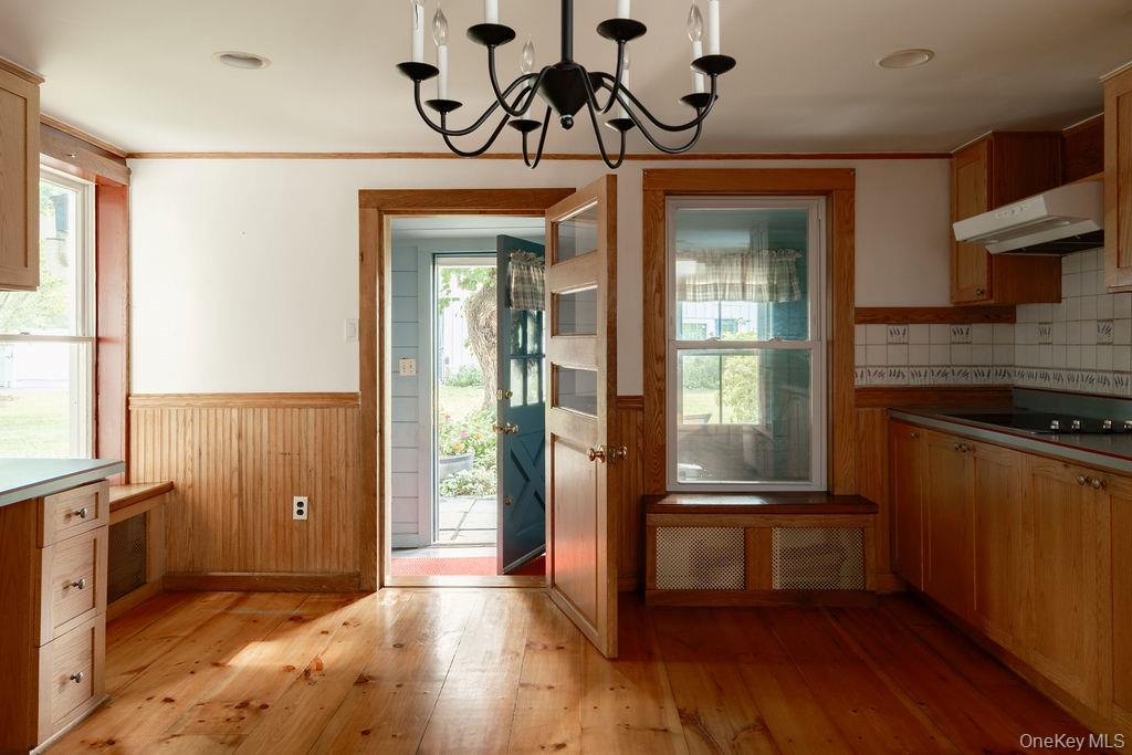 2327 Salt Point Turnpike Property Photo 3