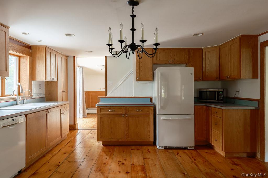 2327 Salt Point Turnpike Property Photo 4