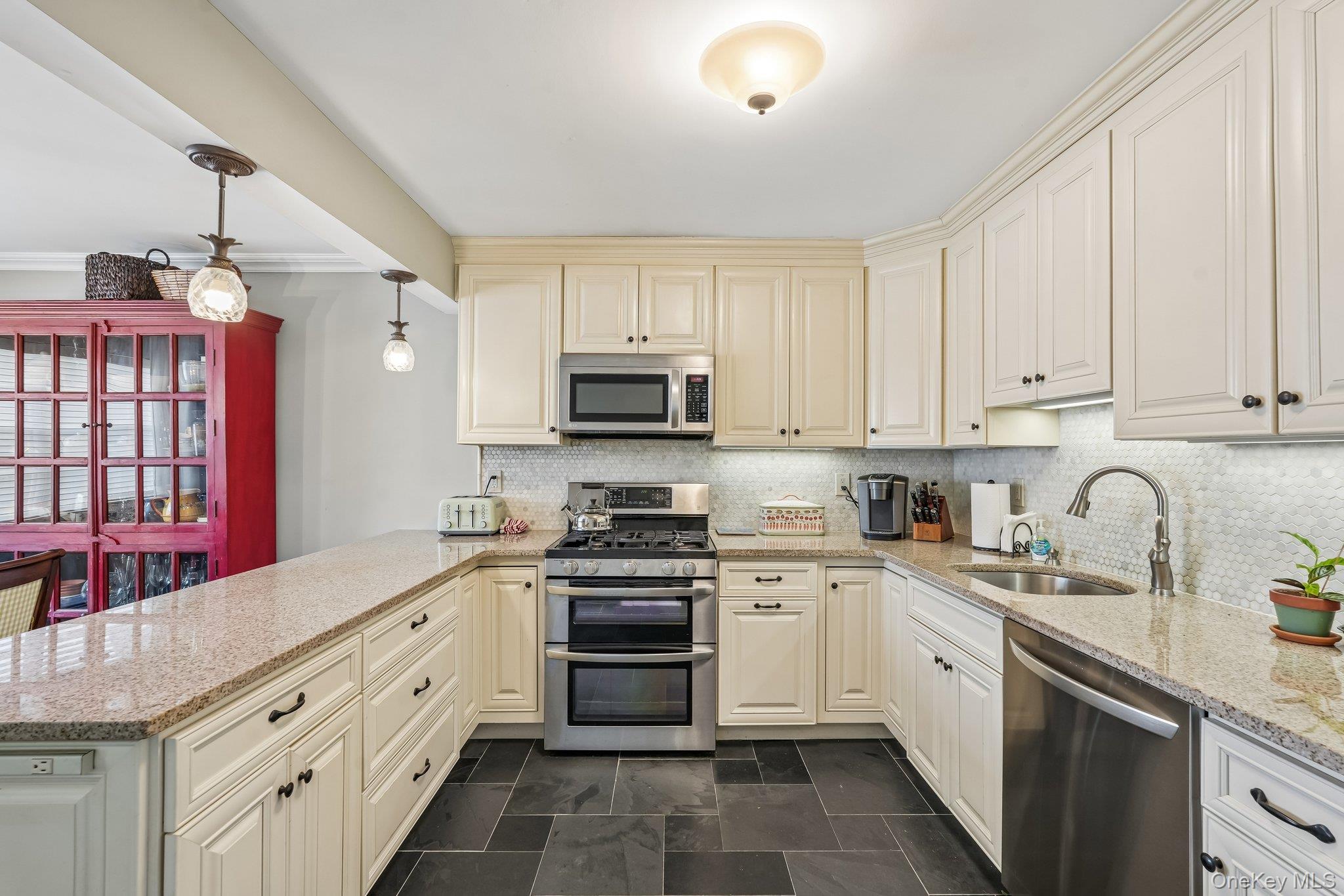239 Parkside Drive Property Photo 11