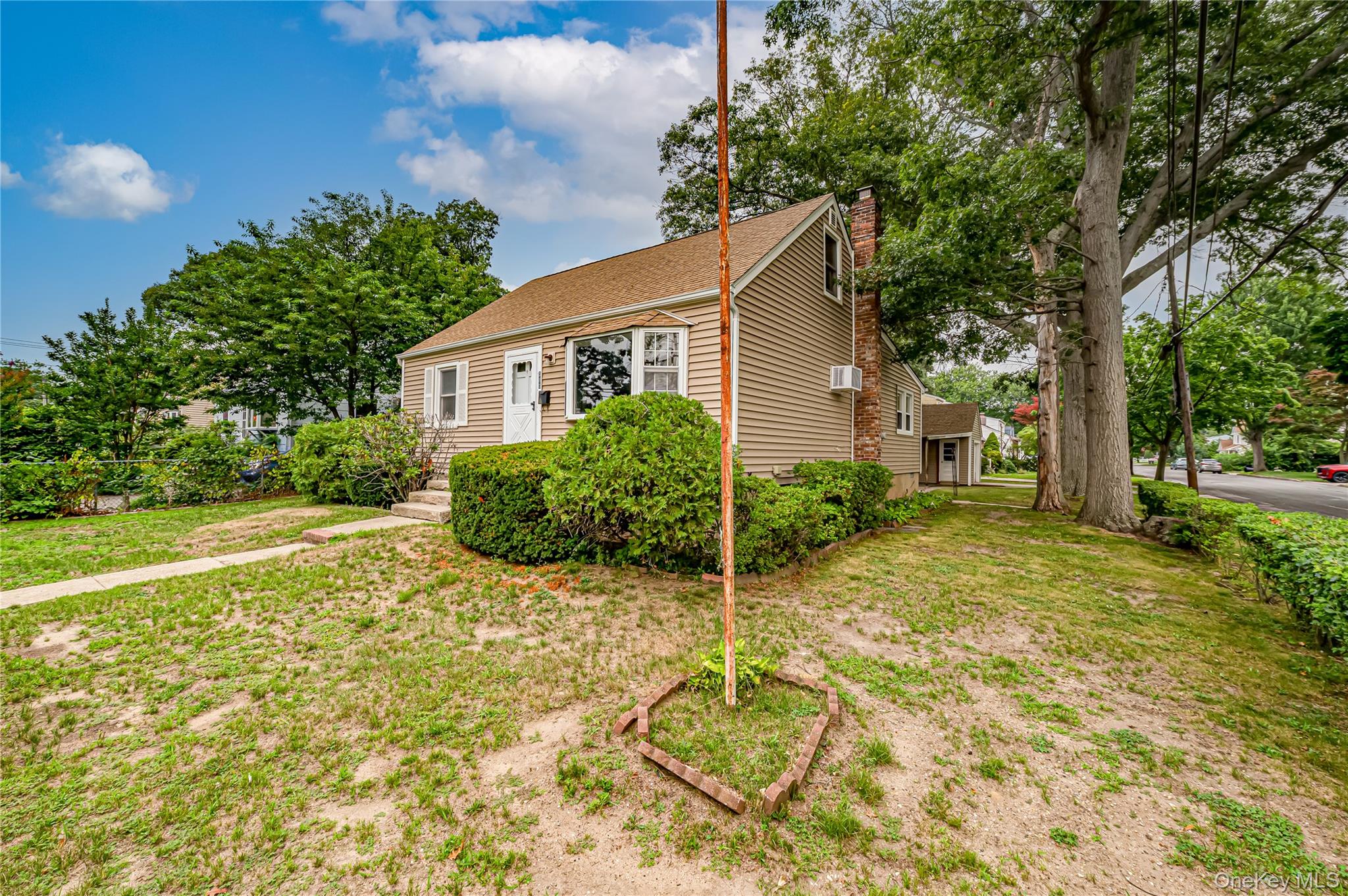380 W Gates Avenue Property Photo 1