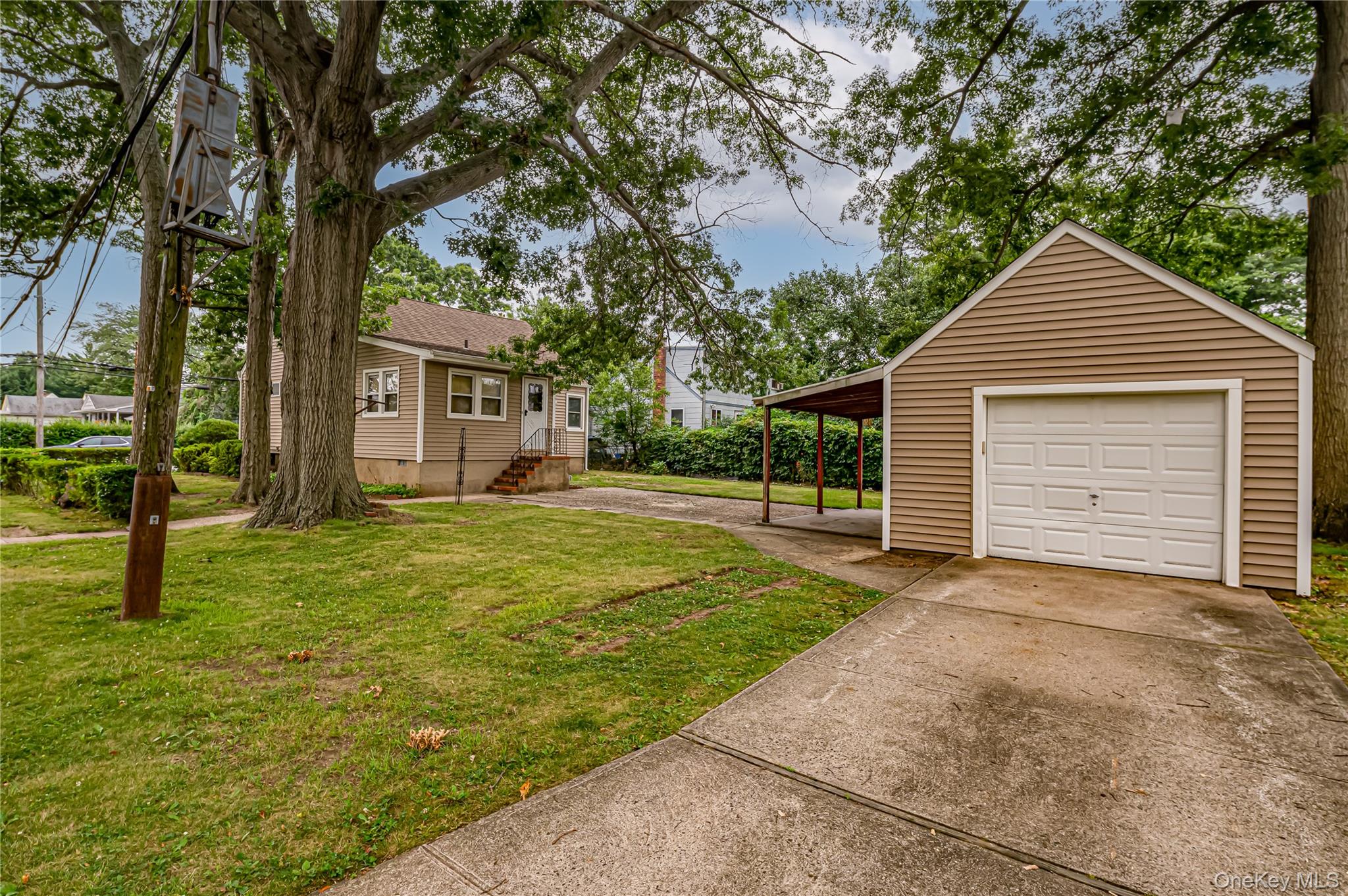 380 W Gates Avenue Property Photo 4