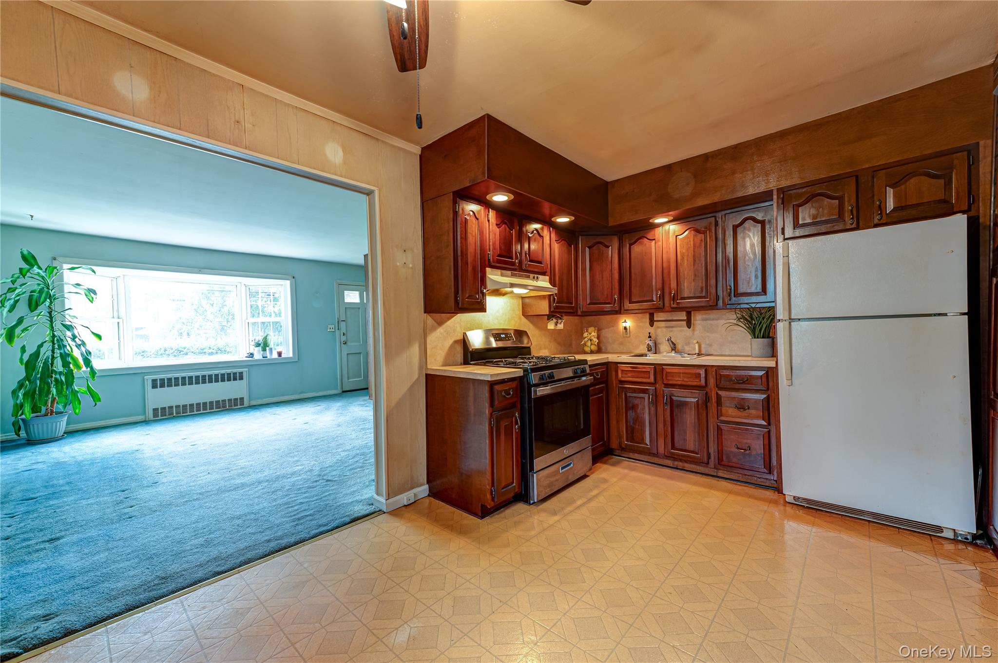 380 W Gates Avenue Property Photo 6