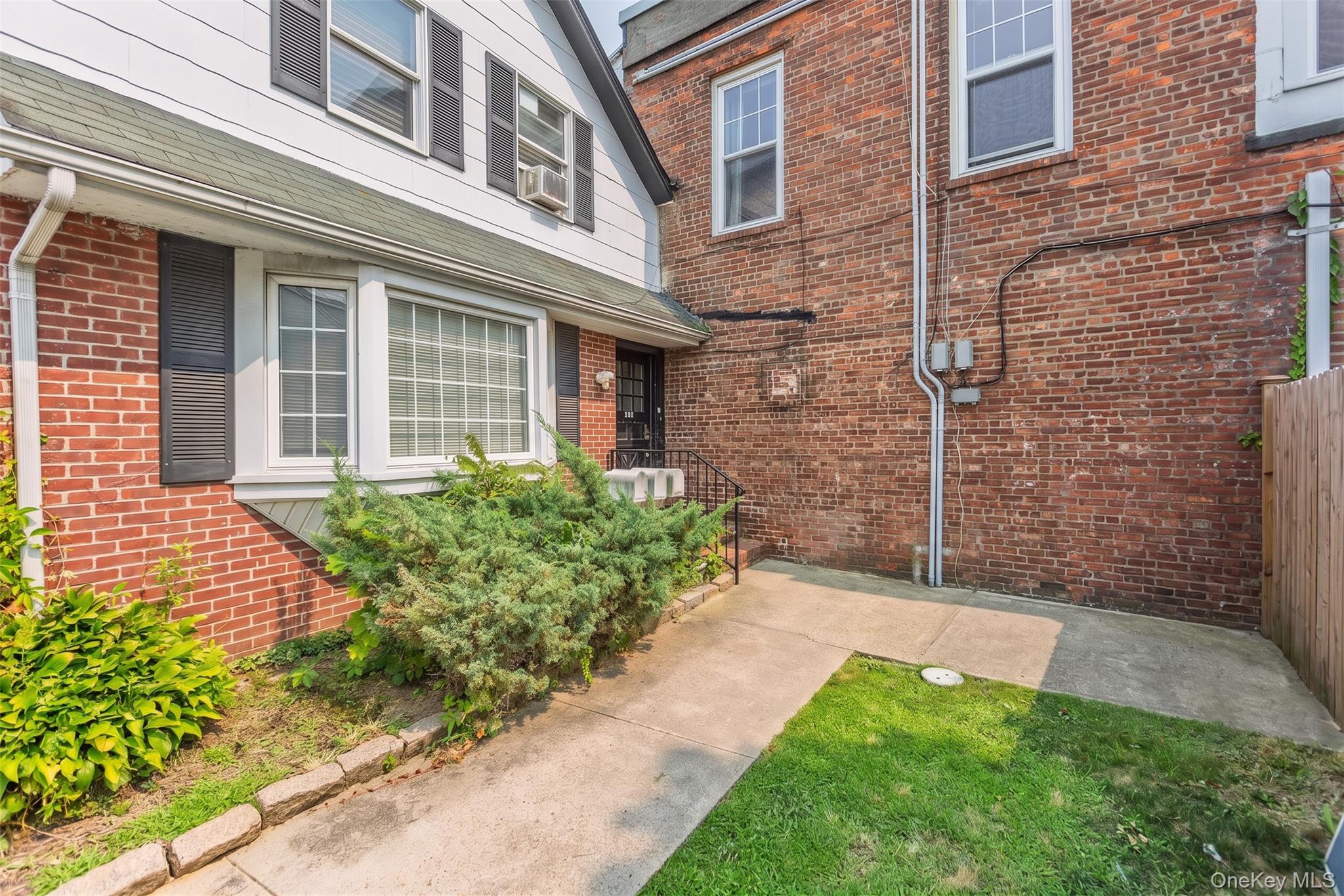 295 Railroad Avenue A Property Photo 1
