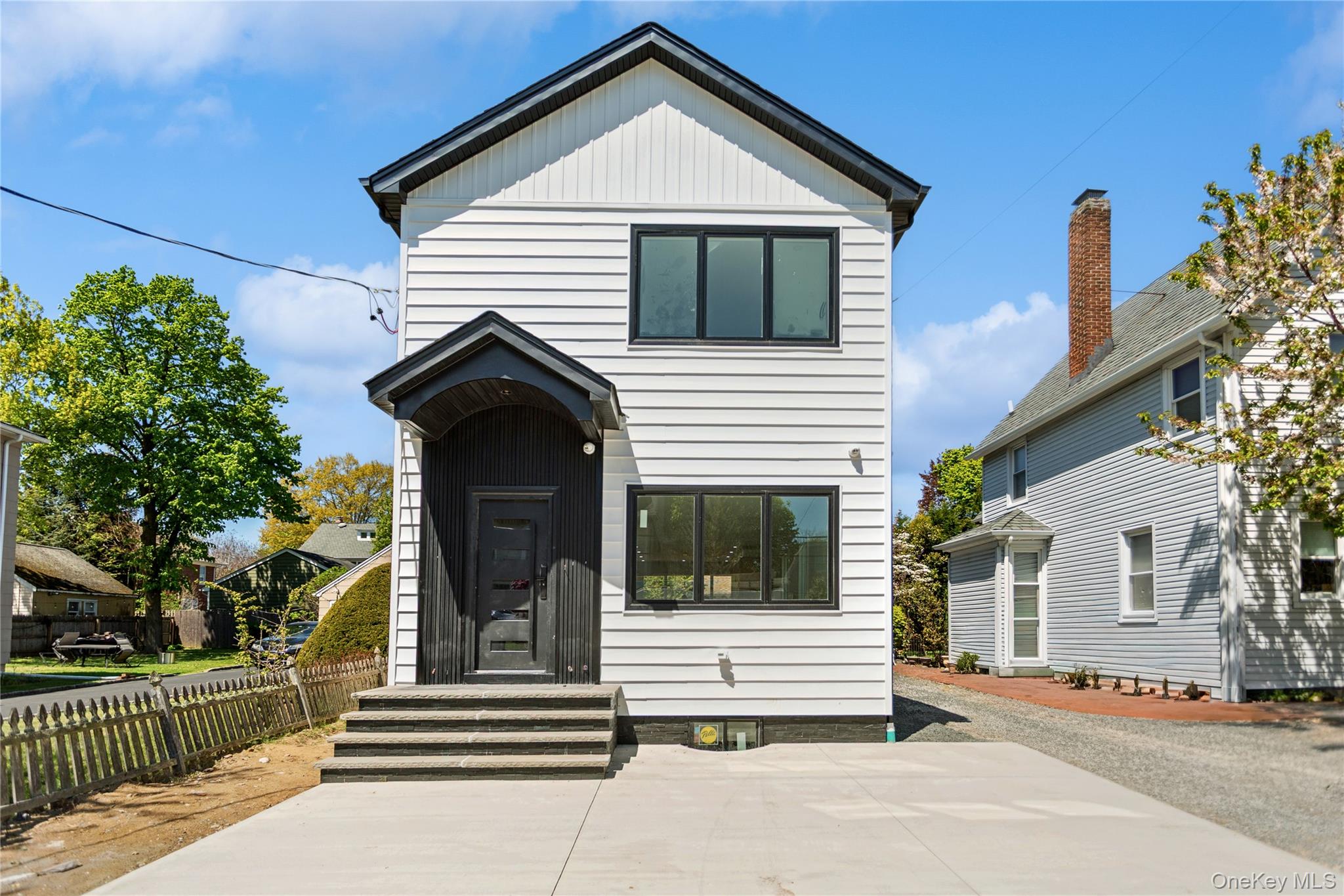 994 Singleton Avenue Property Photo 1