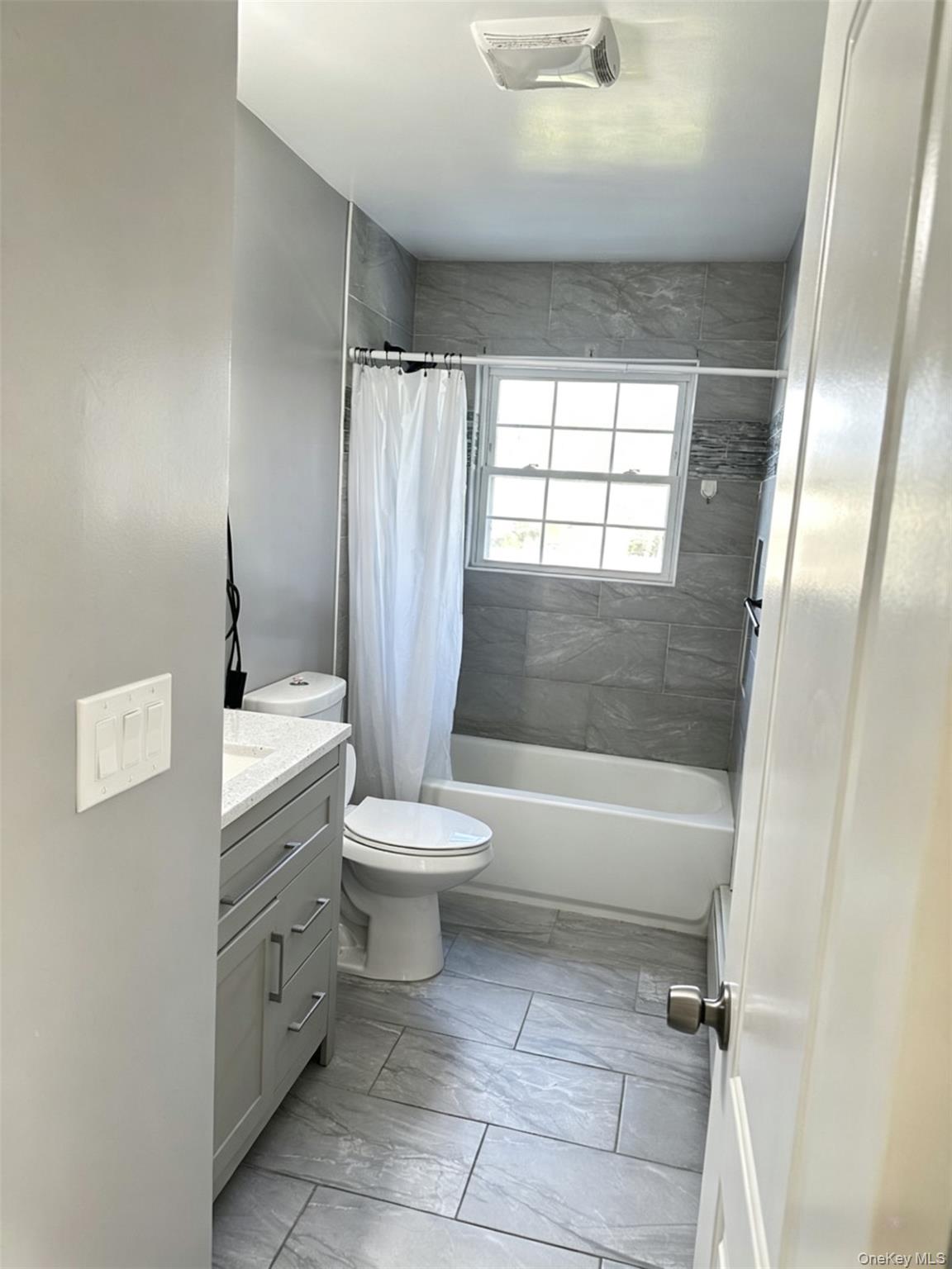 249 Bayport Avenue Property Photo 2