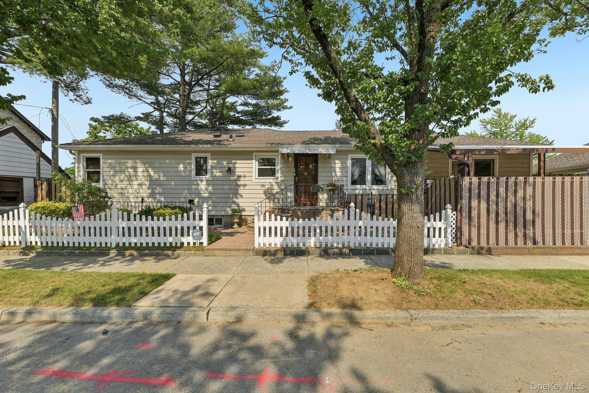 7814 Langdale Street Property Photo 2