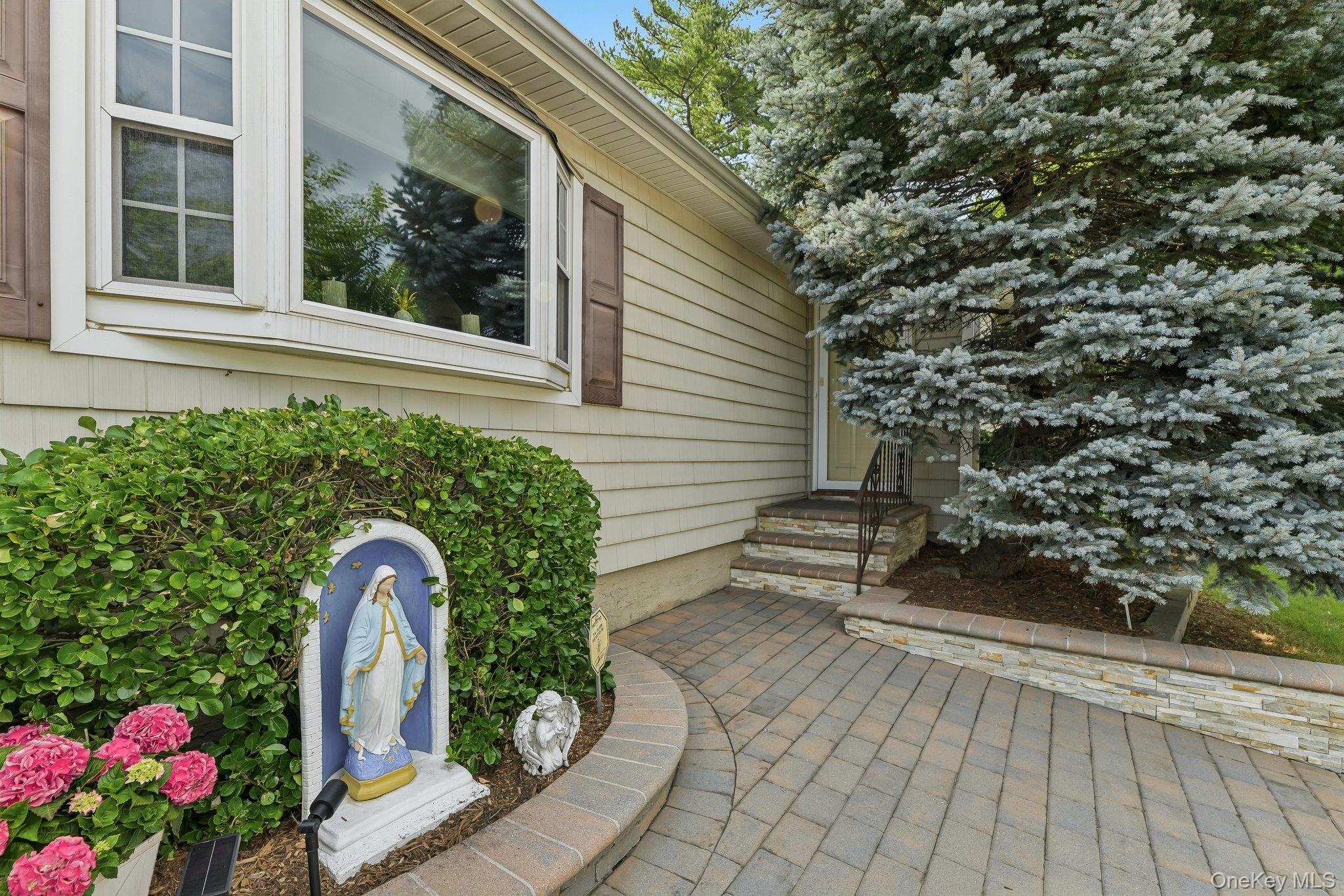 7814 Langdale Street Property Photo 4