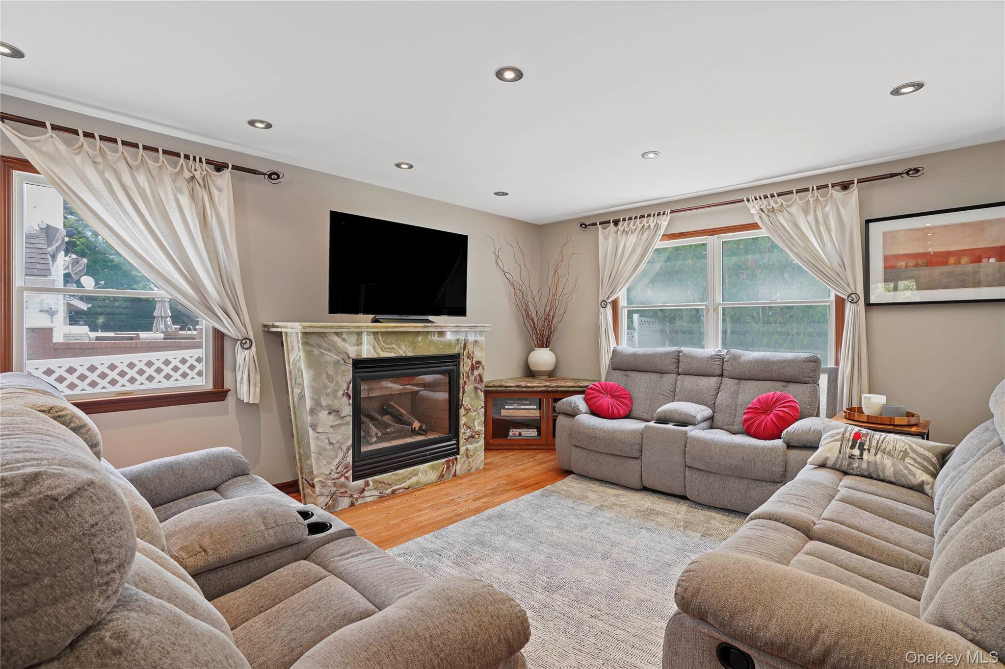 268 Ardsley Street Property Photo 11