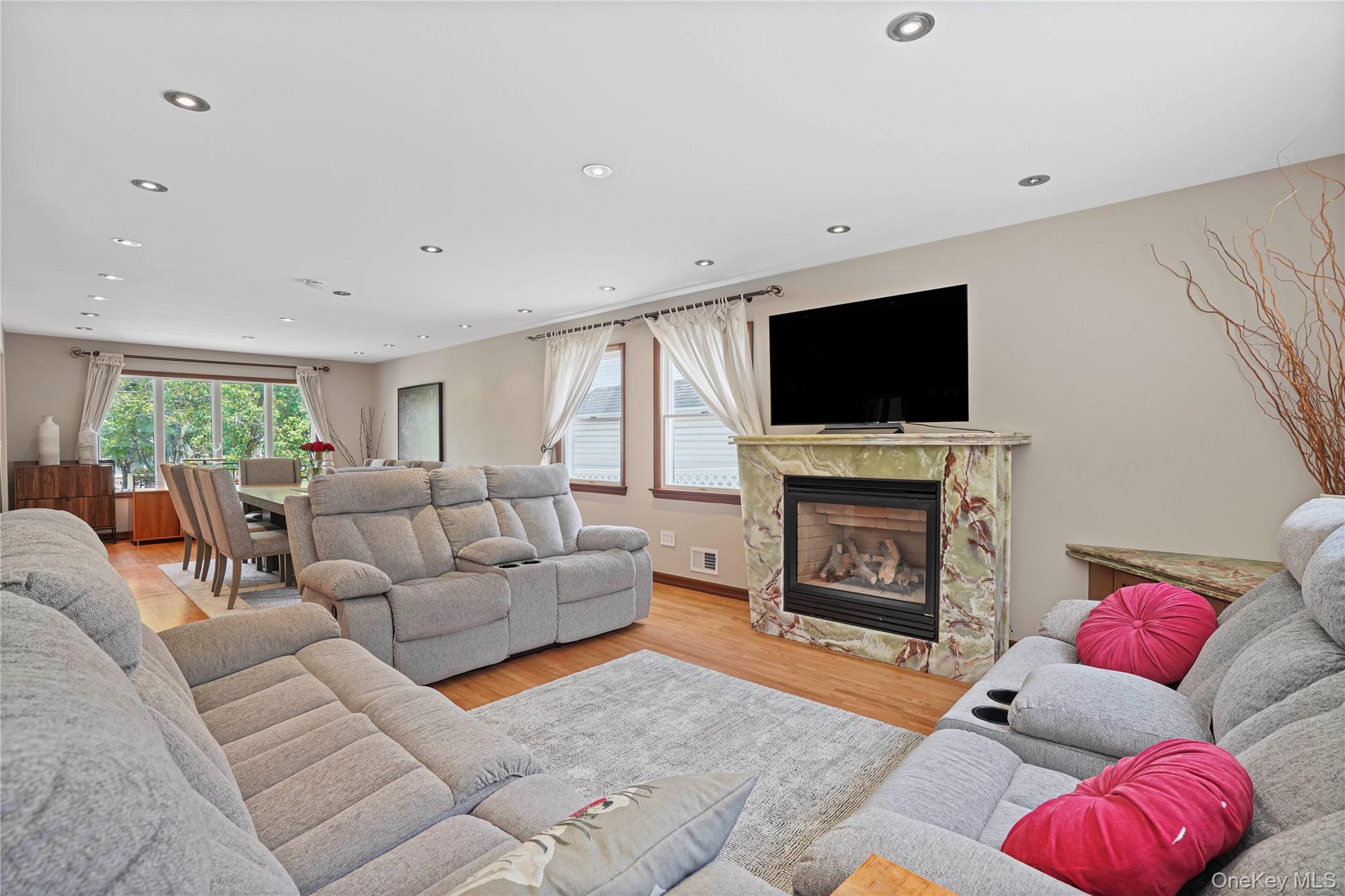 268 Ardsley Street Property Photo 14