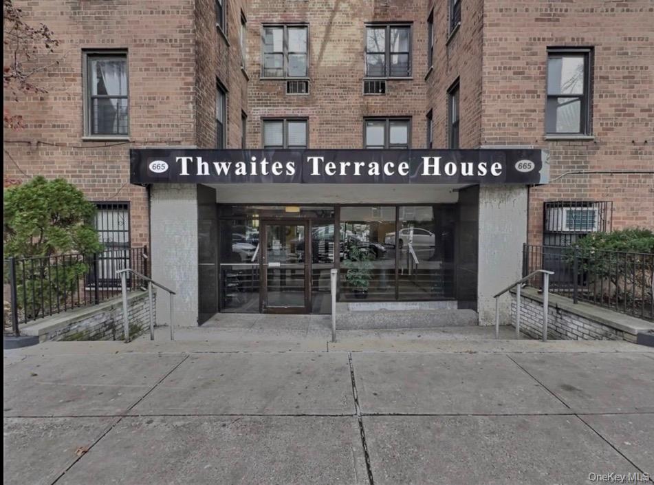 665 Thwaites Place 5X Property Photo 1